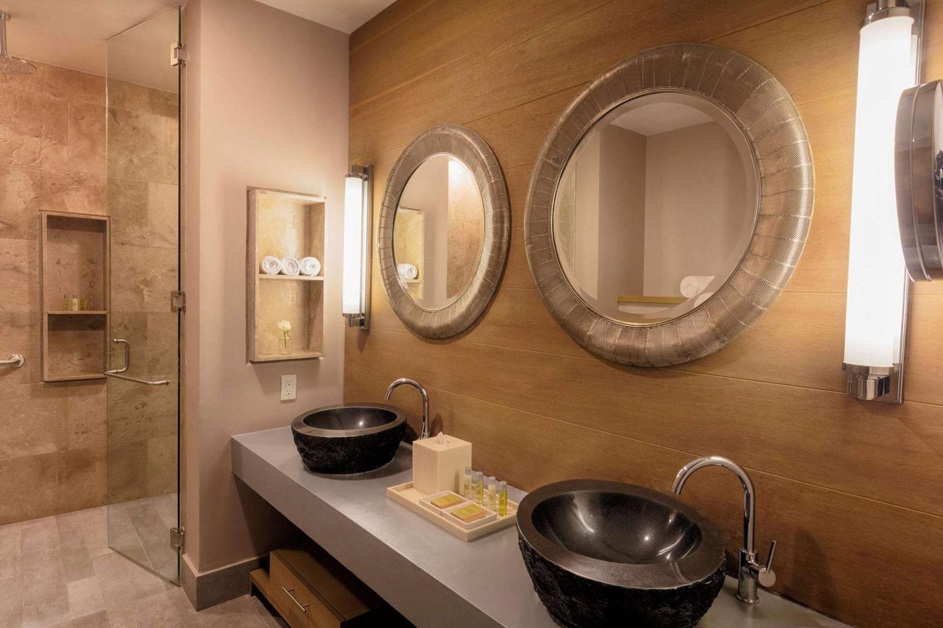 Junior Suite- 1 King Bed Adults Only