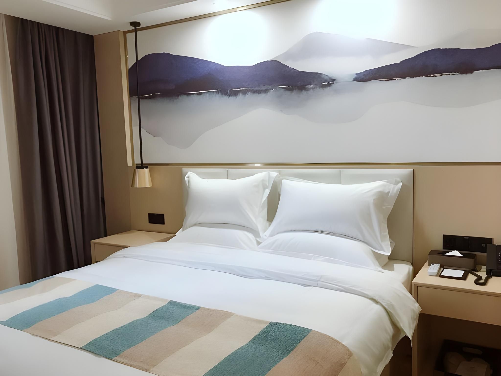 Queen Deluxe Room