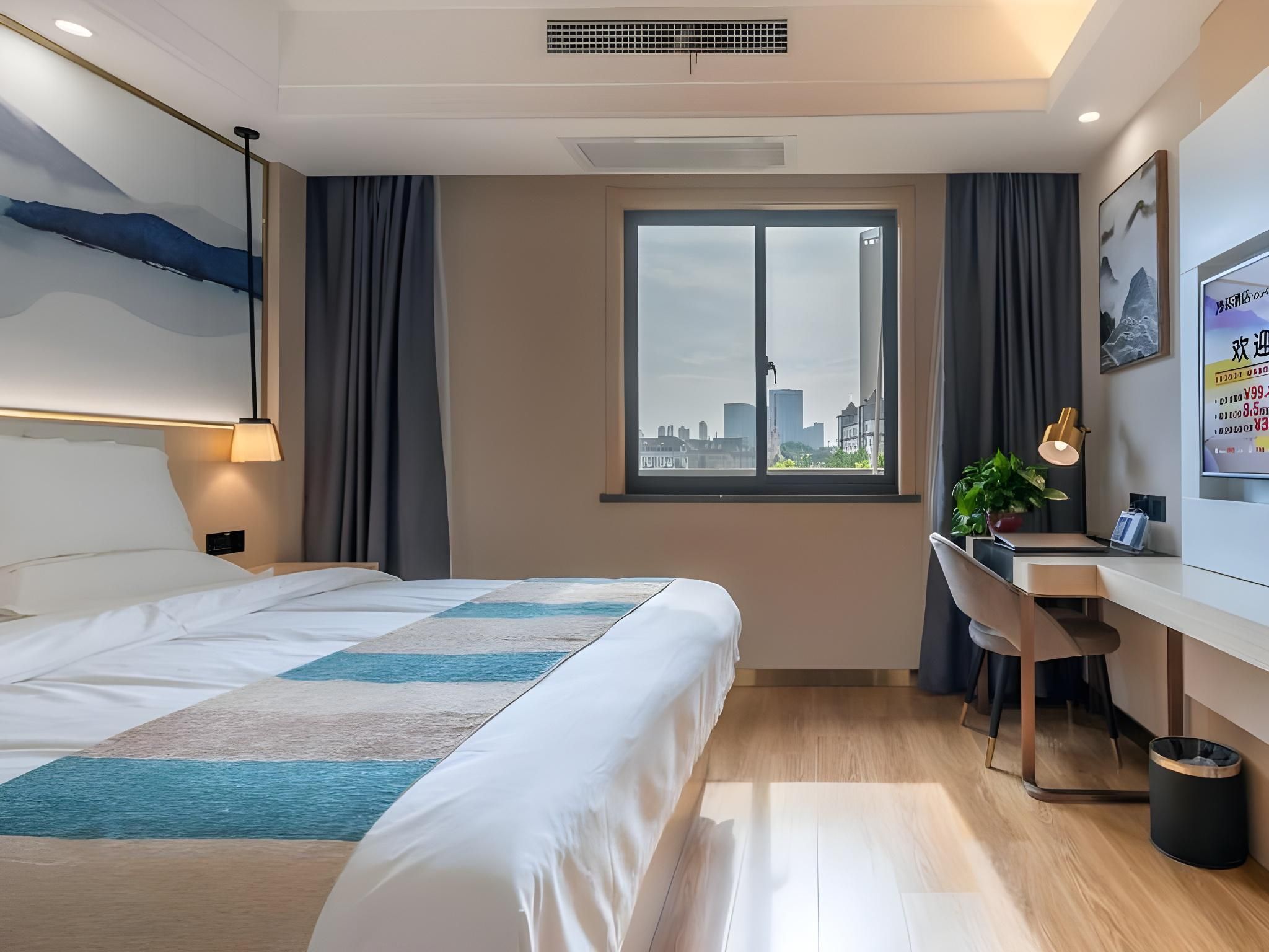 Feature Queen Room