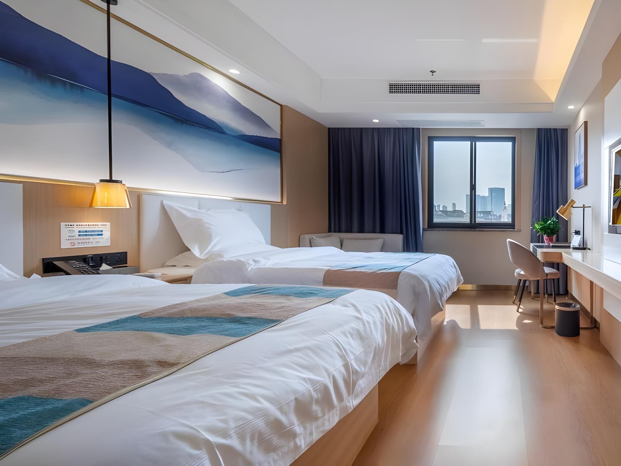 Feature Queen Room