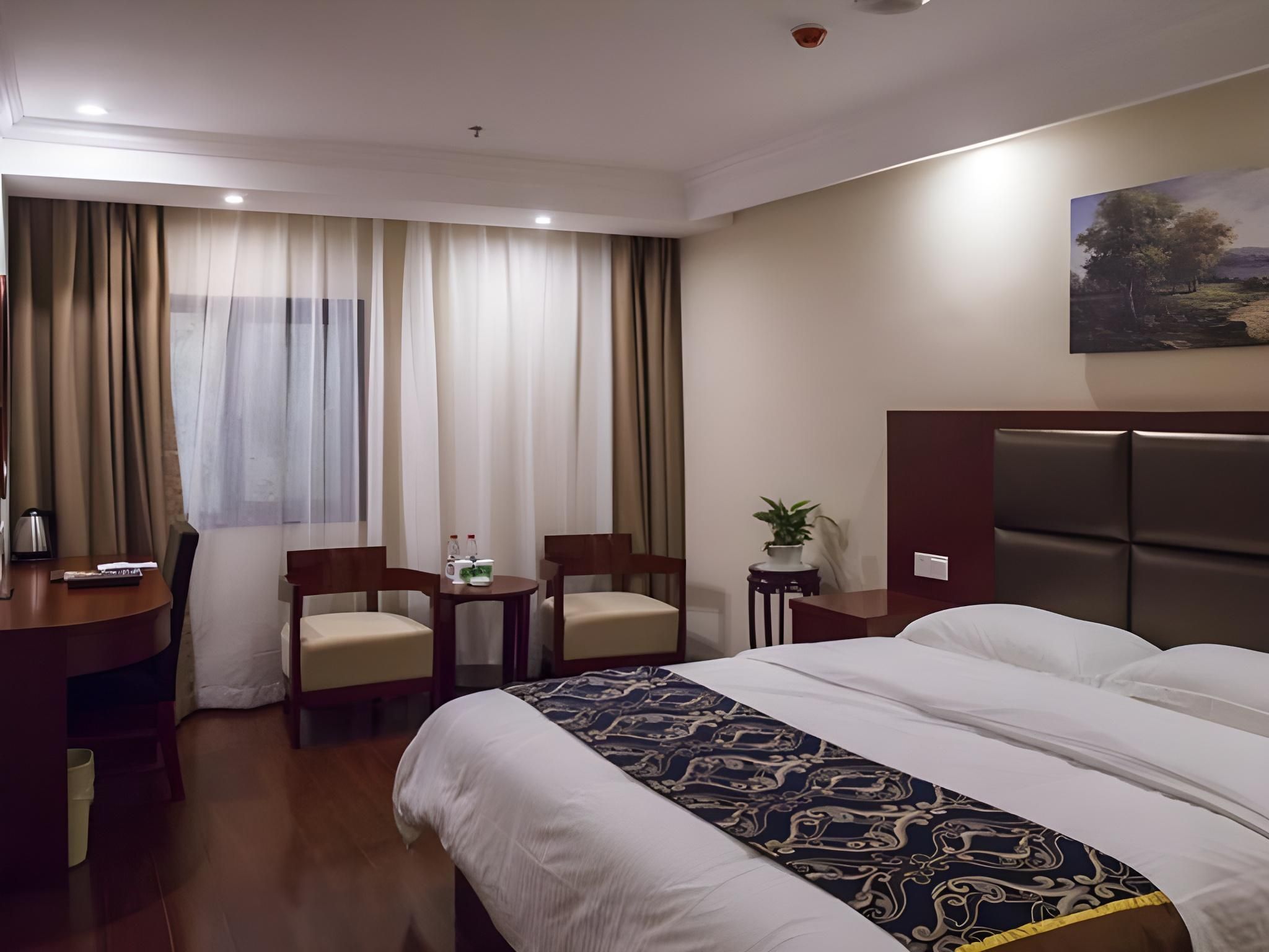 GTR Special offer - Guest Room with One 1.8M Bed