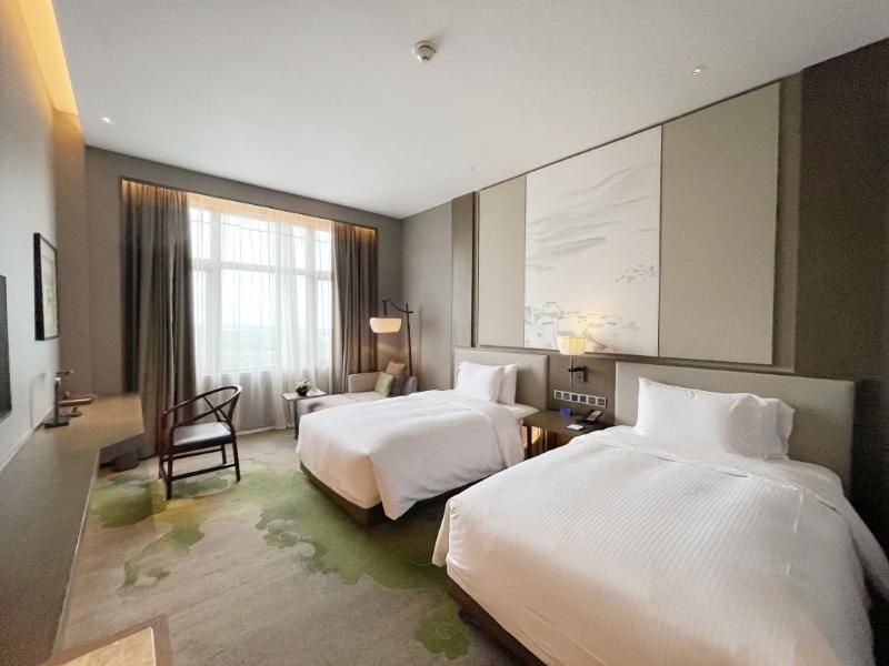 Deluxe Twin with Lake View