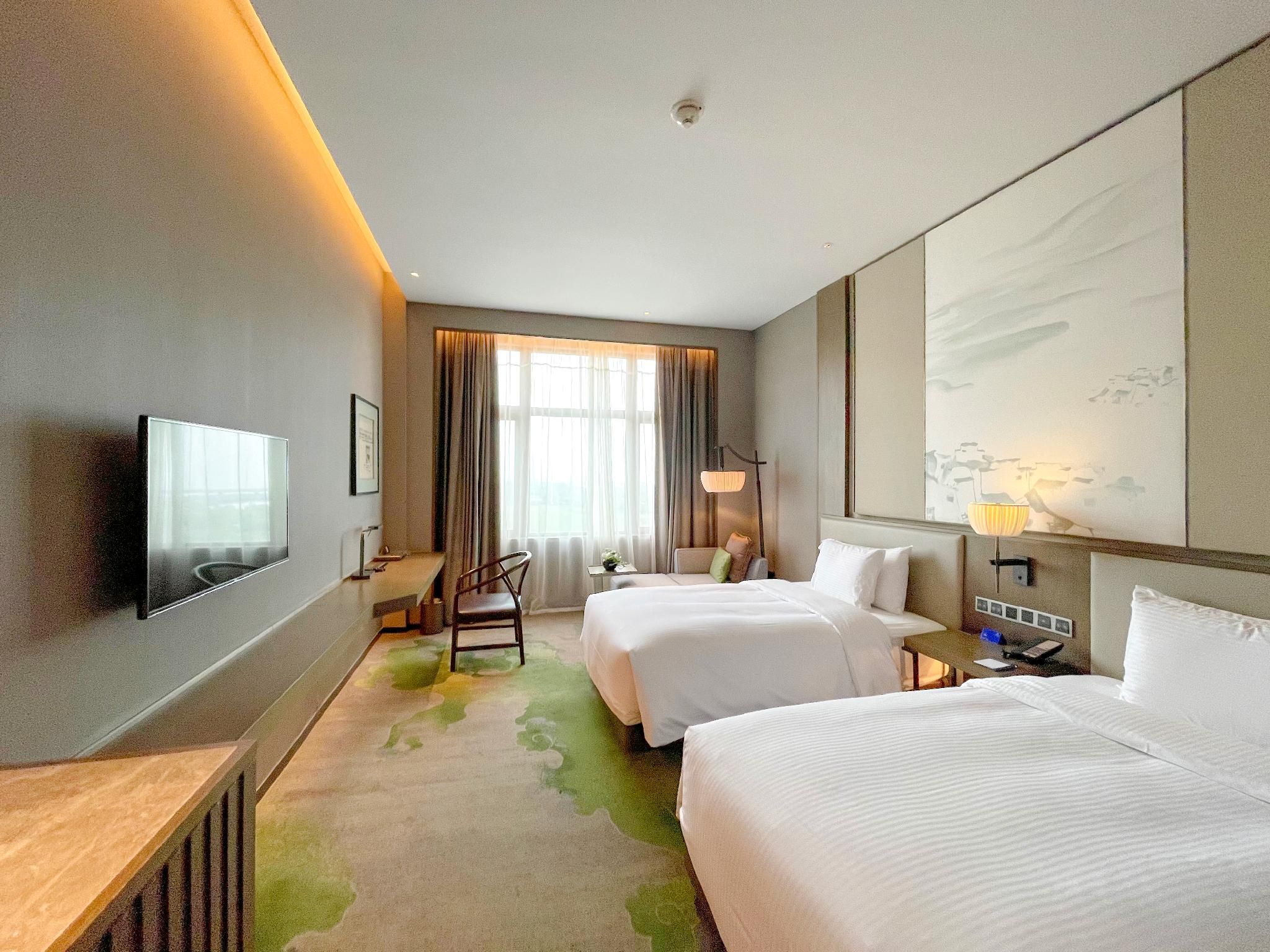 Deluxe Twin with Lake View