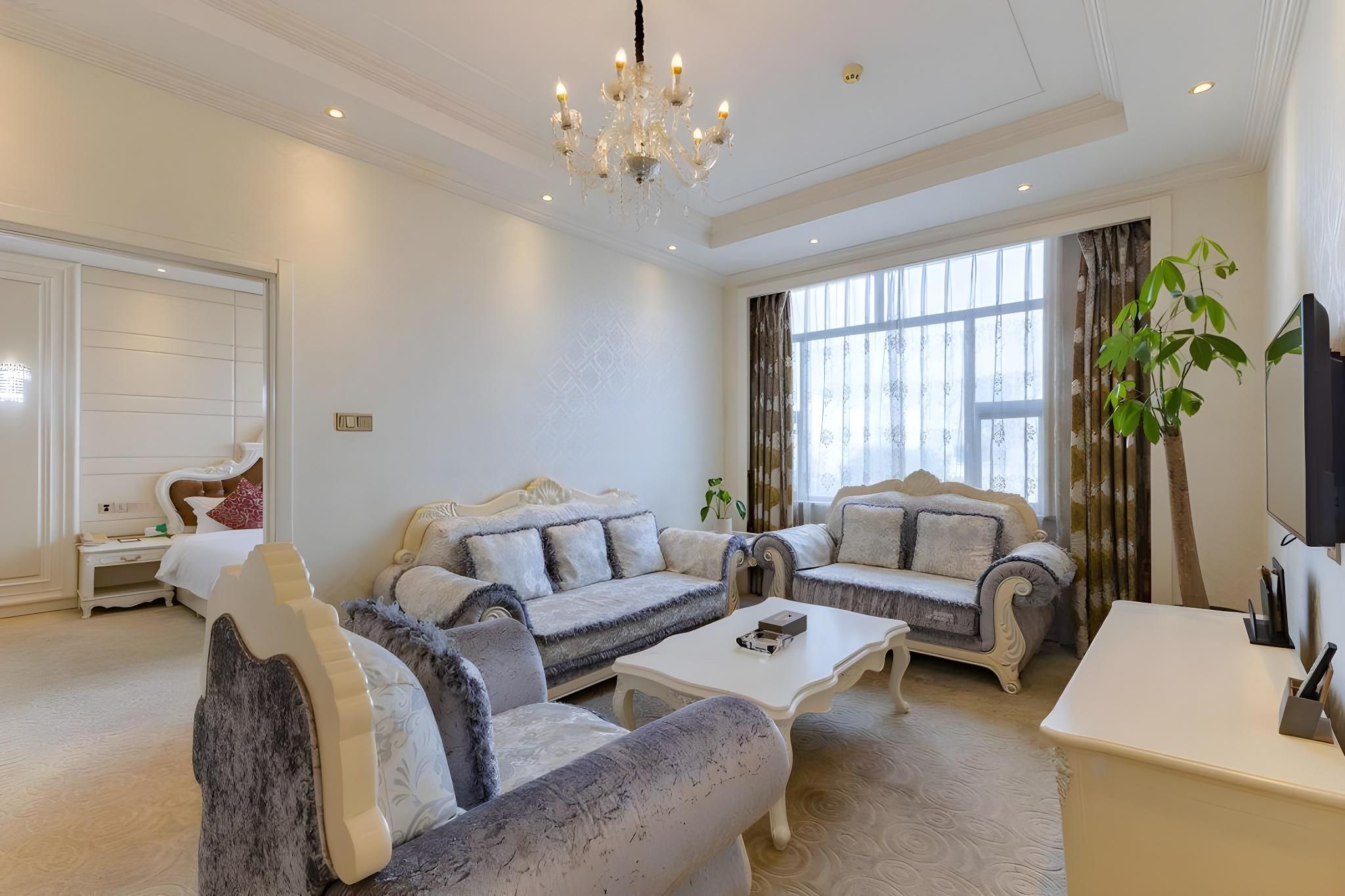 Elegant Executive Suite (Tv)