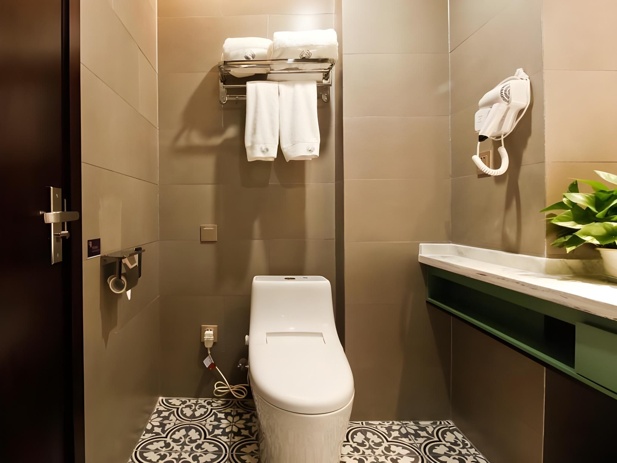 Queen Deluxe Room