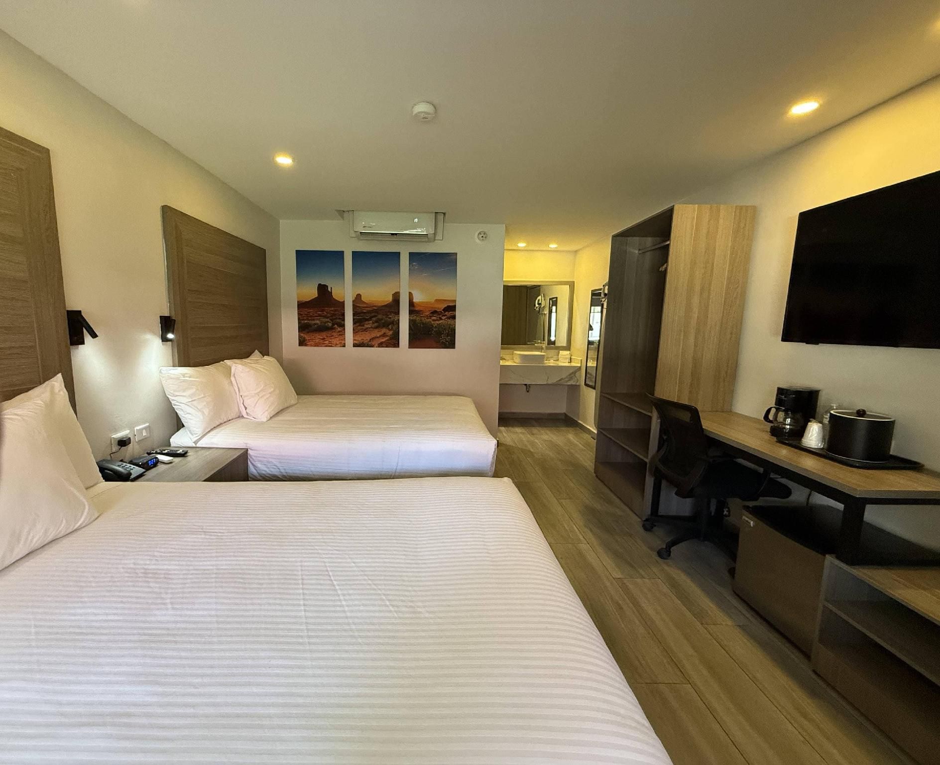 2 Double Beds, Efficiency, Nonsmoking, Upgrade