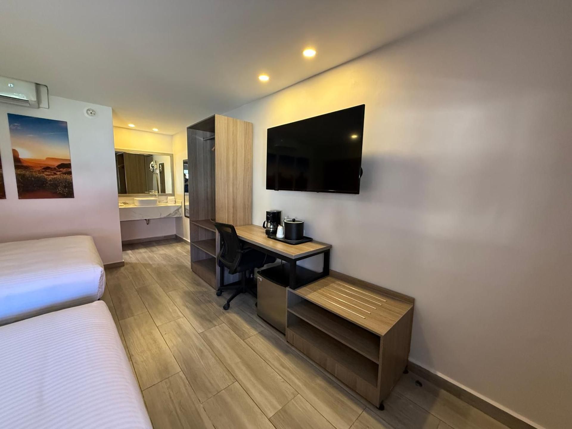 Efficiency Room with Two Double Beds - Non-Smoking