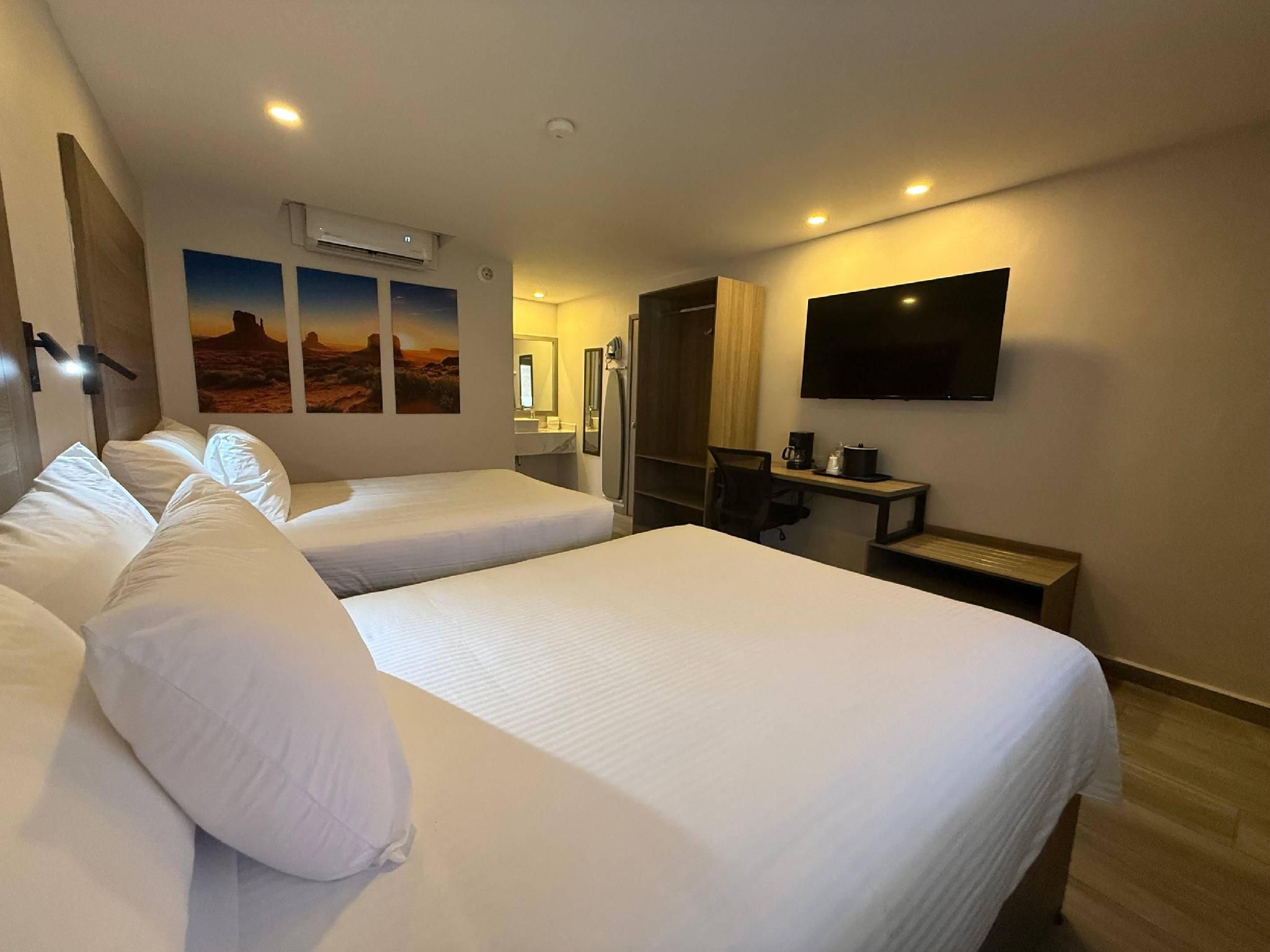 2 Double Beds, Nonsmoking, Accessible