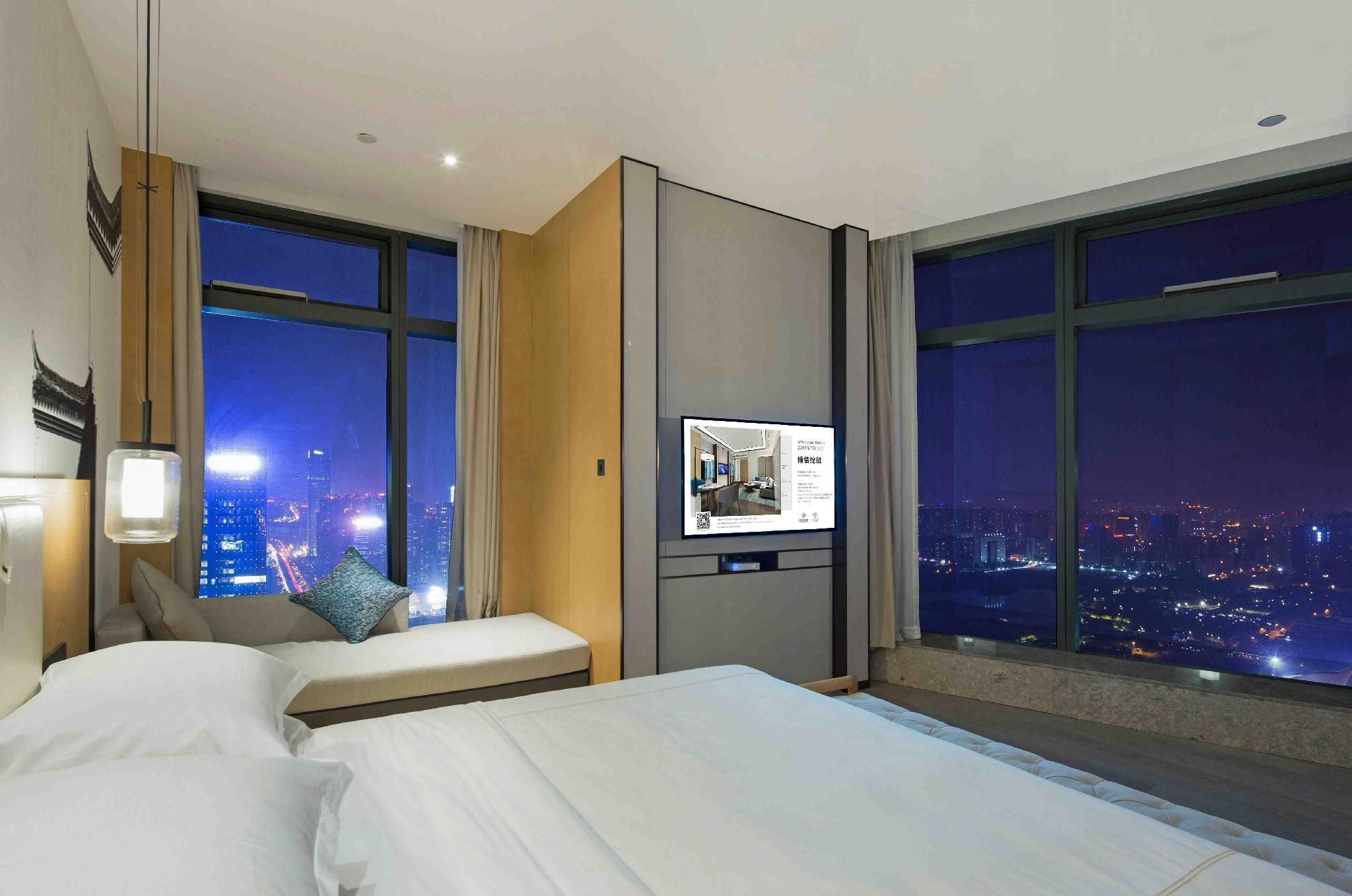 Deluxe Suite Lake View