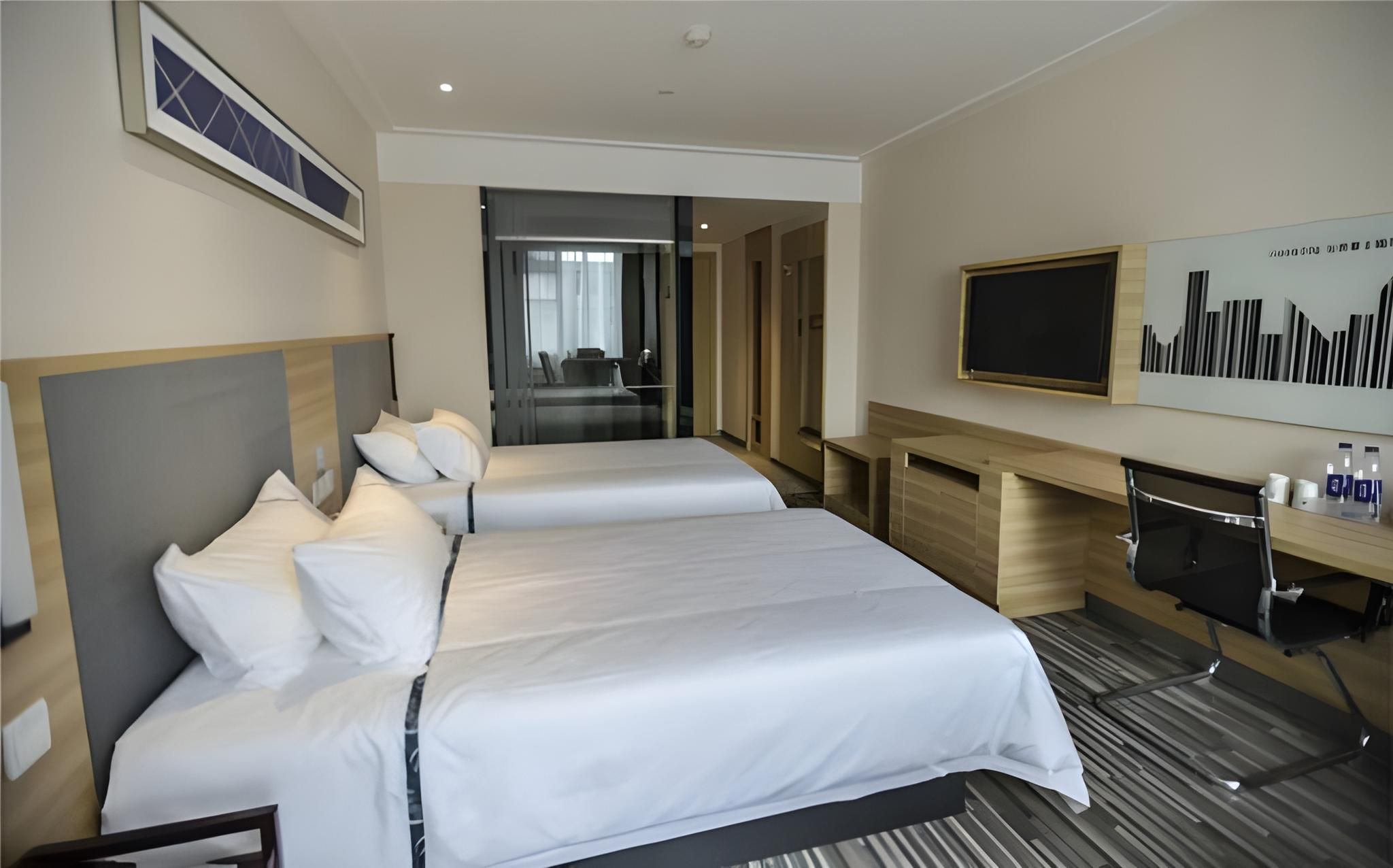 Business Queen Room