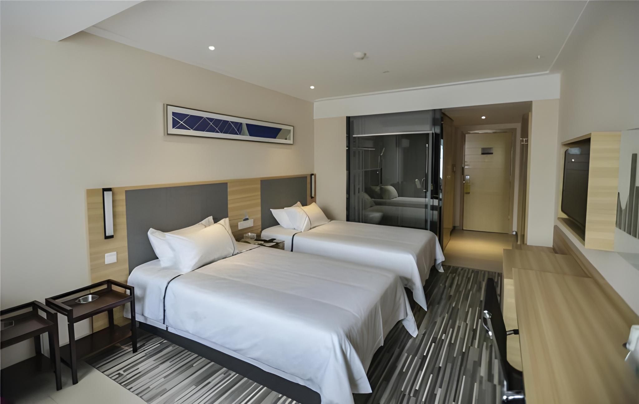 Business Queen Room