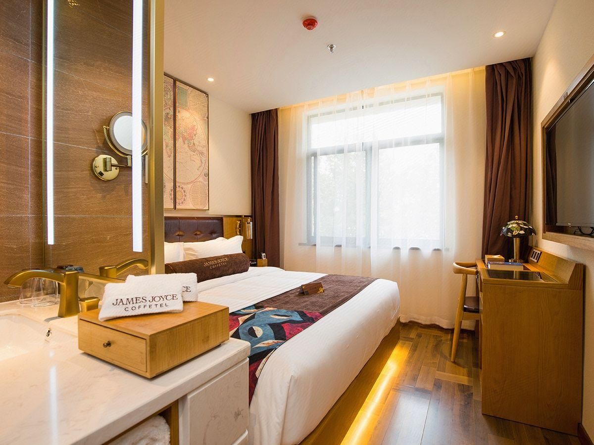 James Joyce - Queen Bed Room