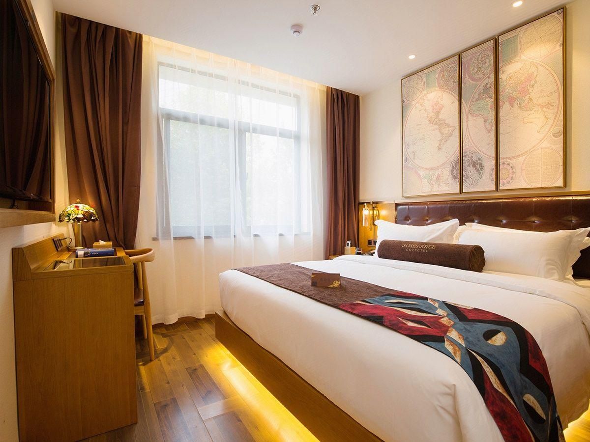 James Joyce - Queen Bed Room