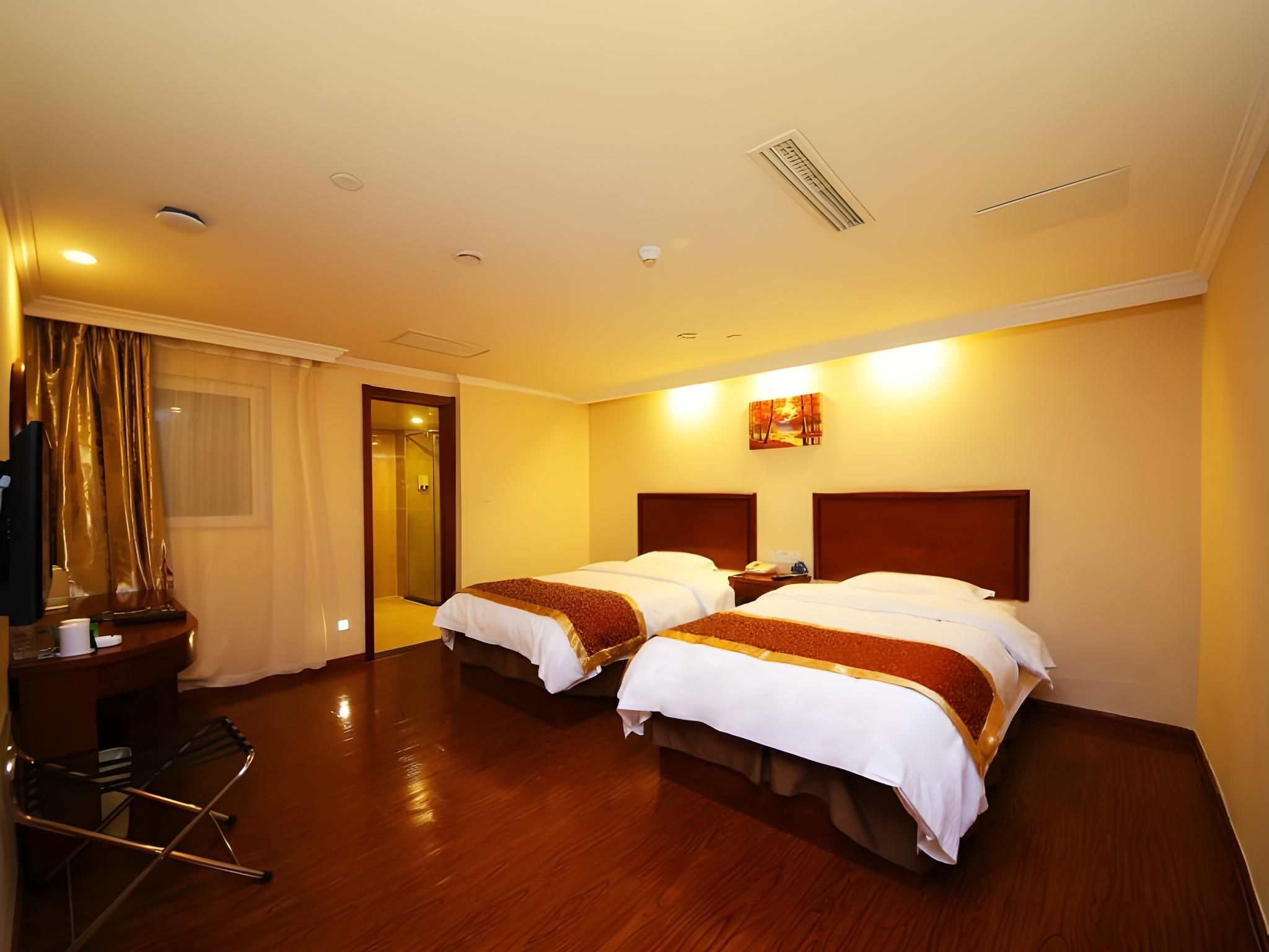 Twin Bed Room