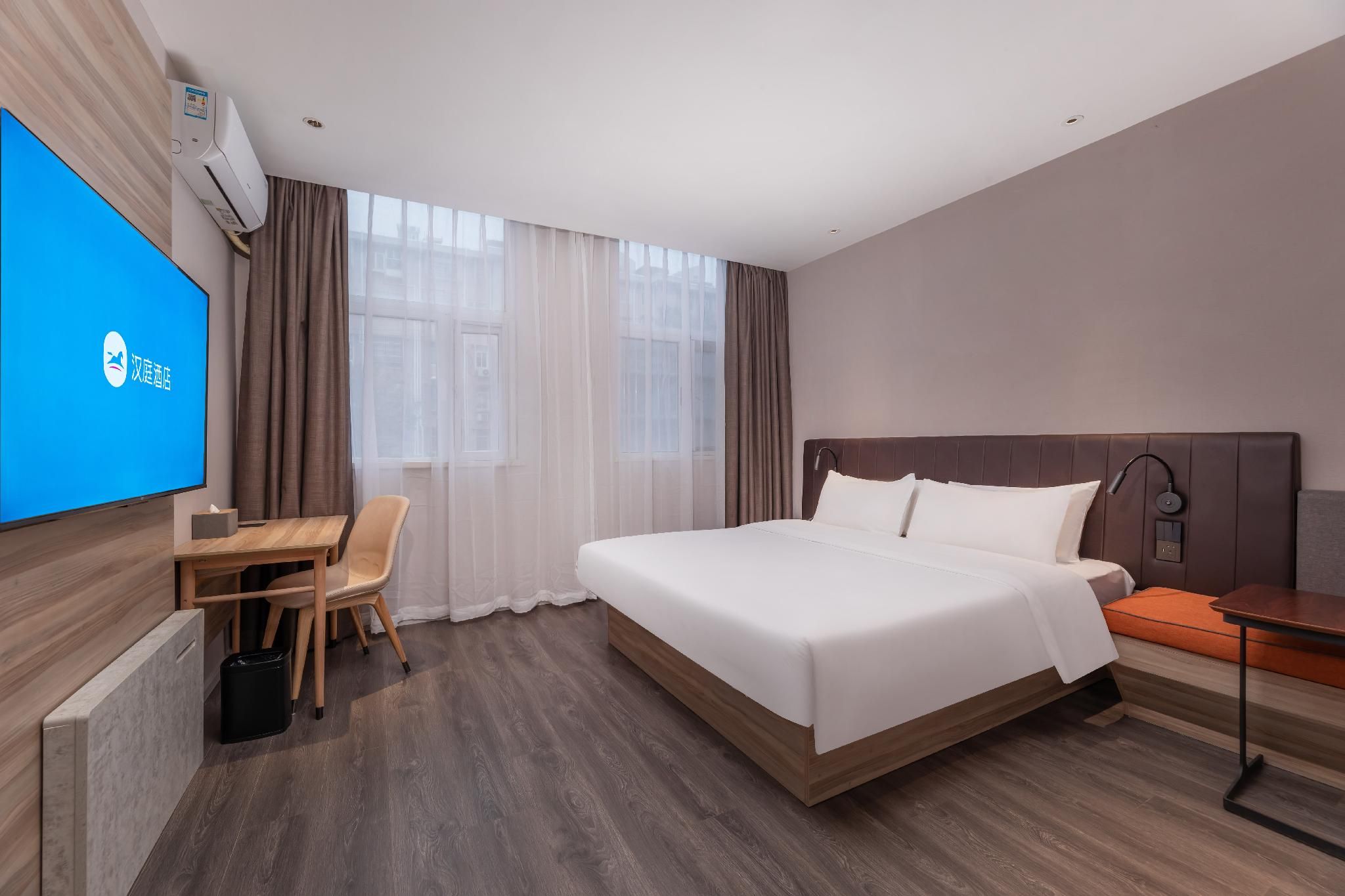 Business Queen Bed Room