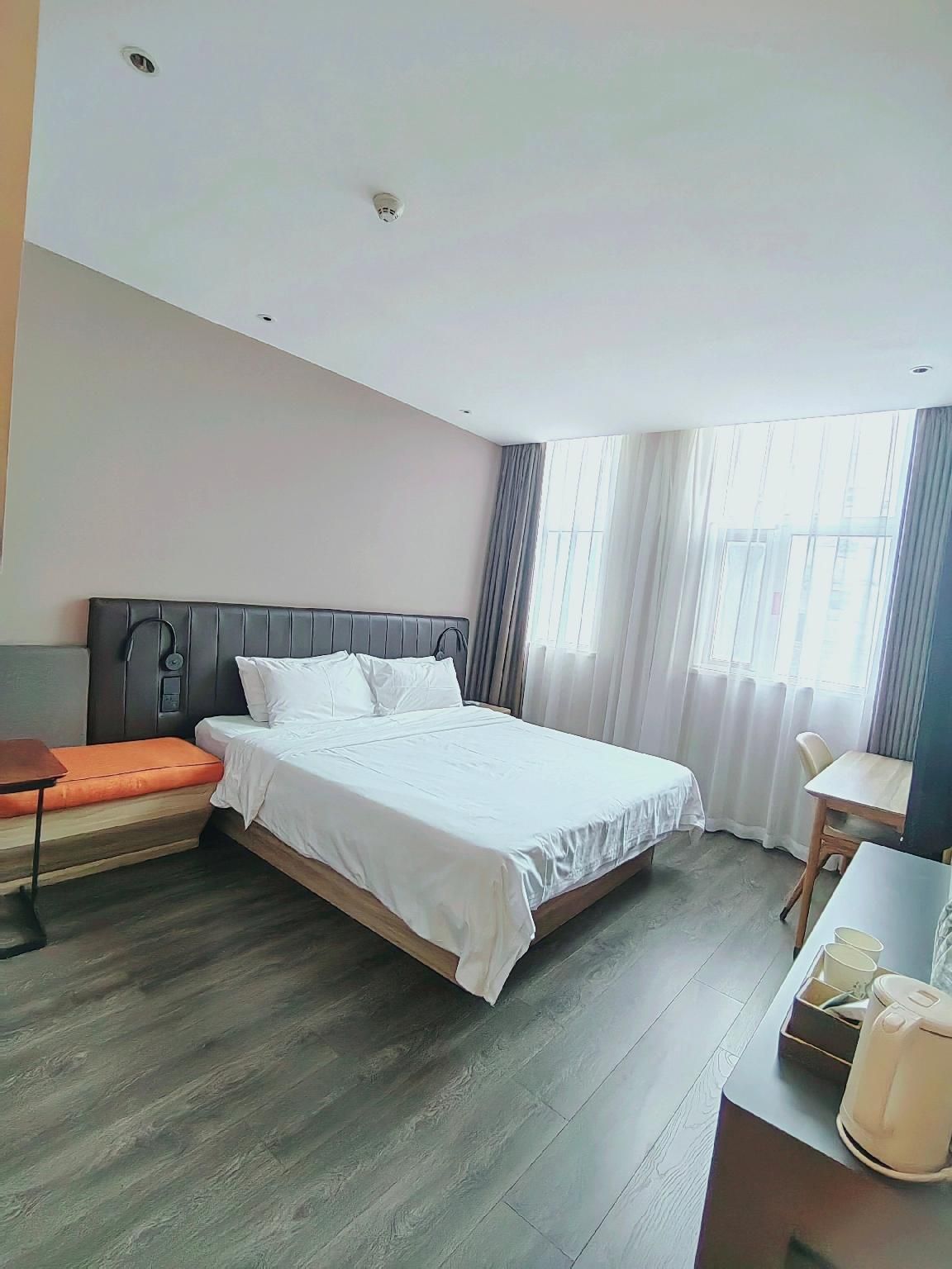 Business Queen Bed Room