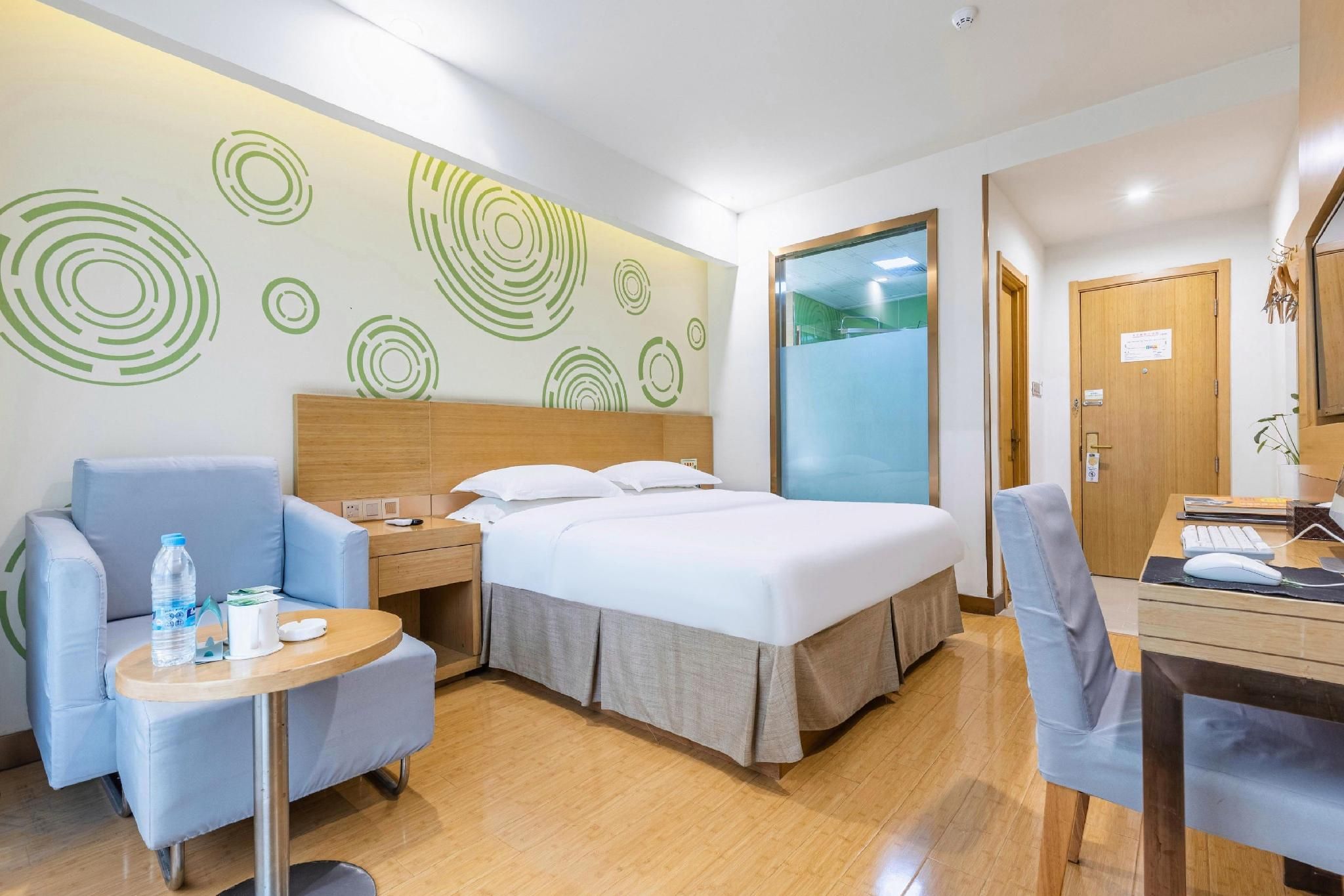 Queen Deluxe Room
