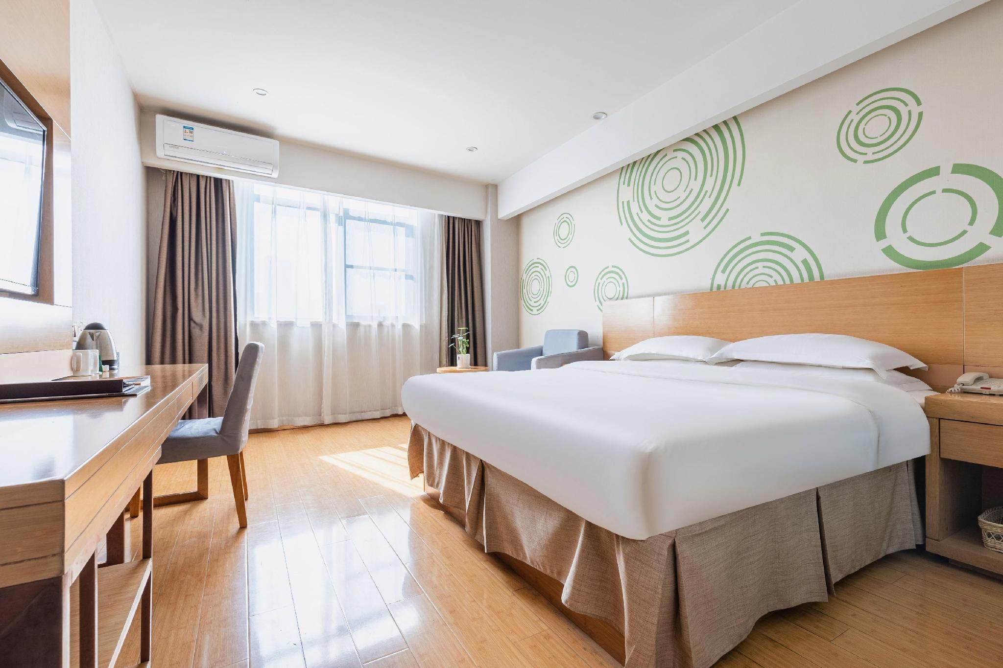 Queen Deluxe Room