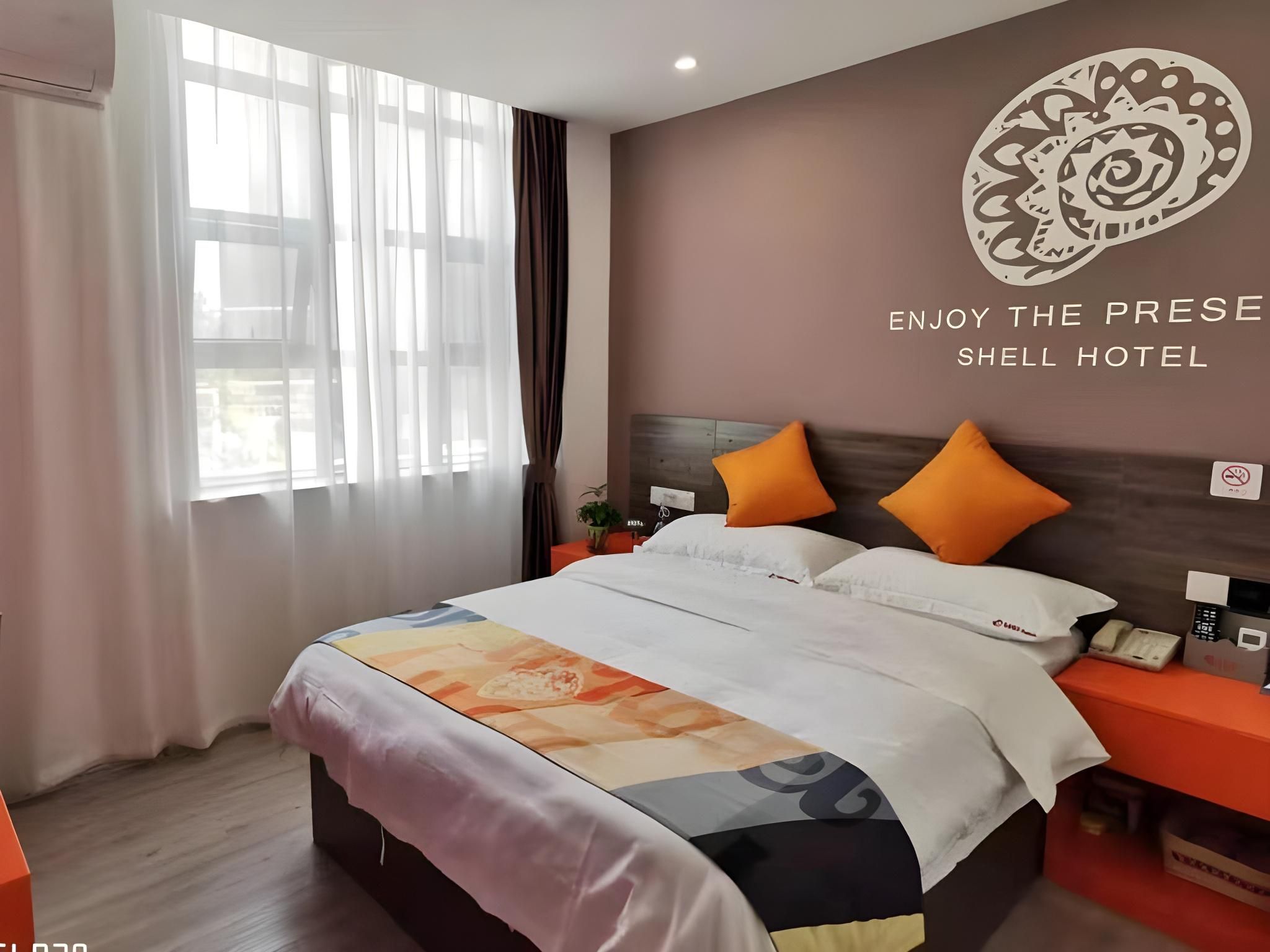Business Queen Room
