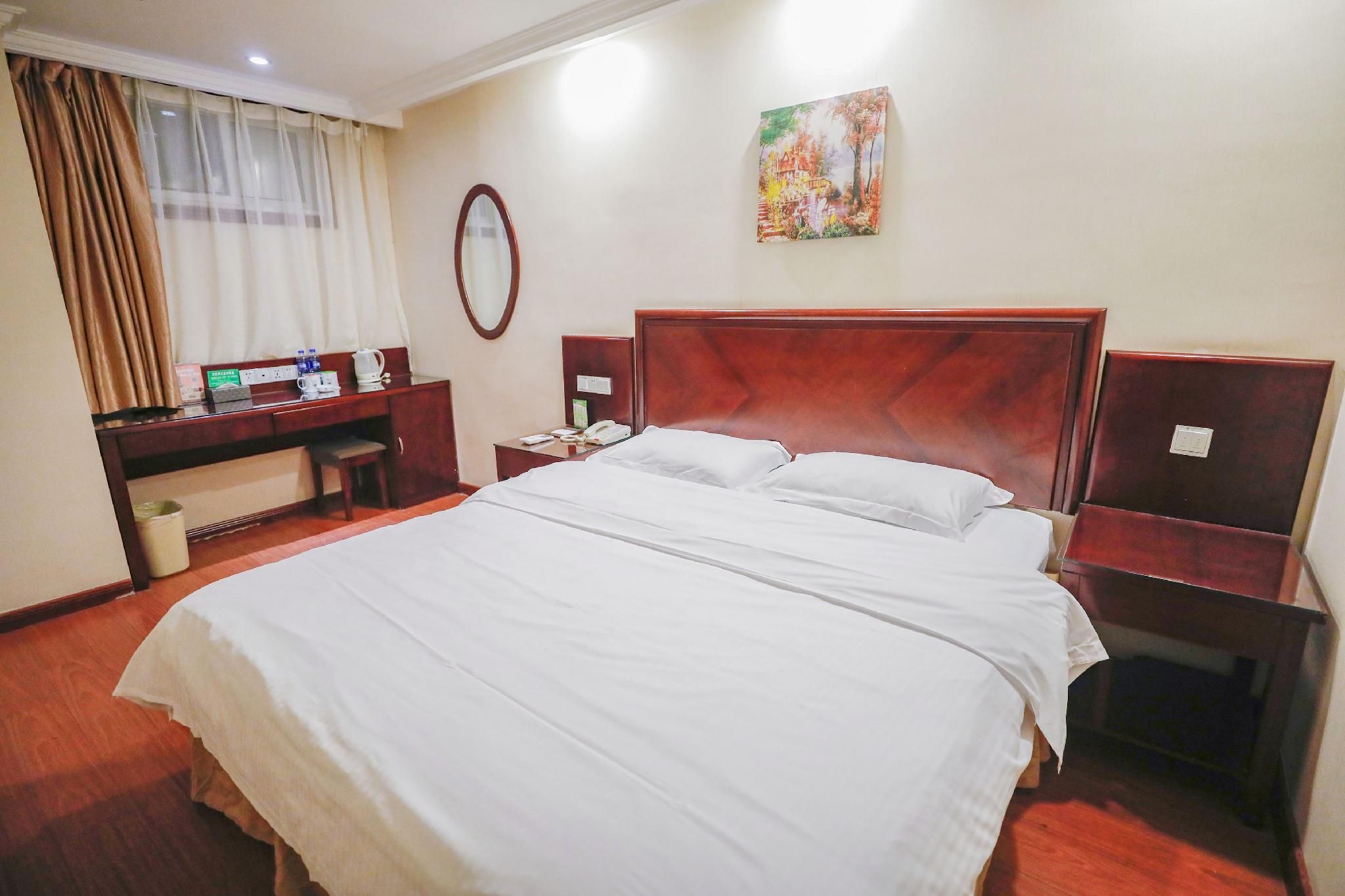 GTR - One 1.8M Bed Guest Room with Aisle window