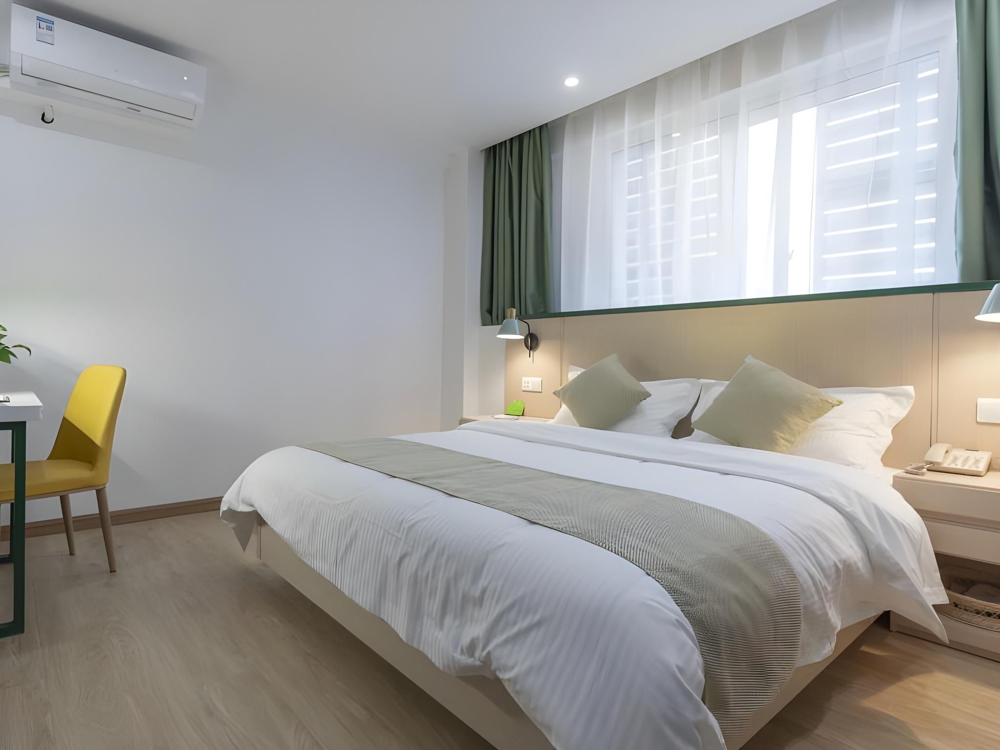 Business Queen Room