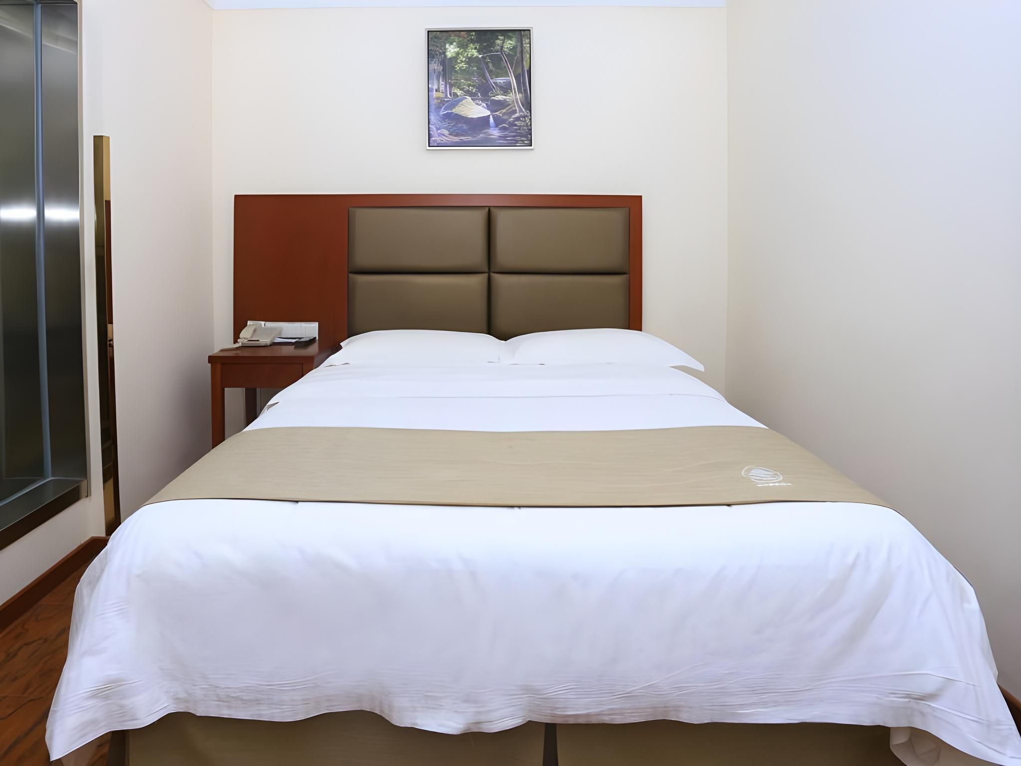 GTI - 1 Bed Guest Room, 1.5M Bed