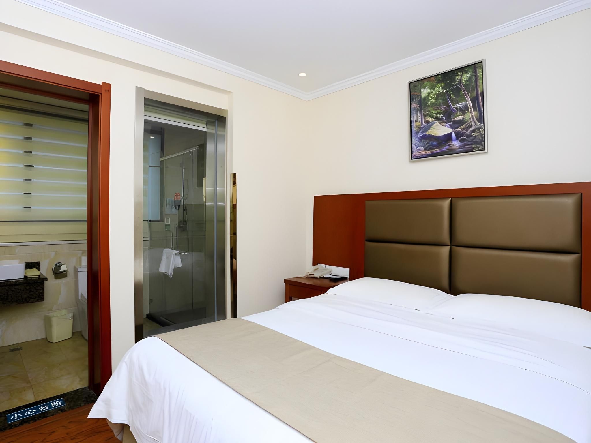 Business Queen Room