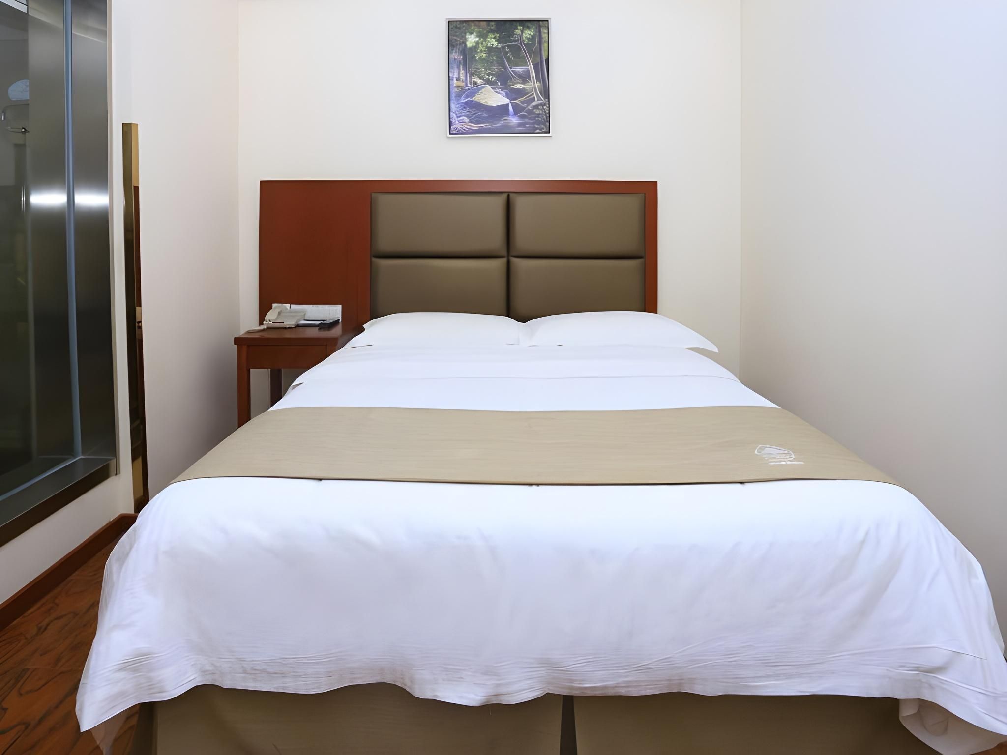Business Queen Room