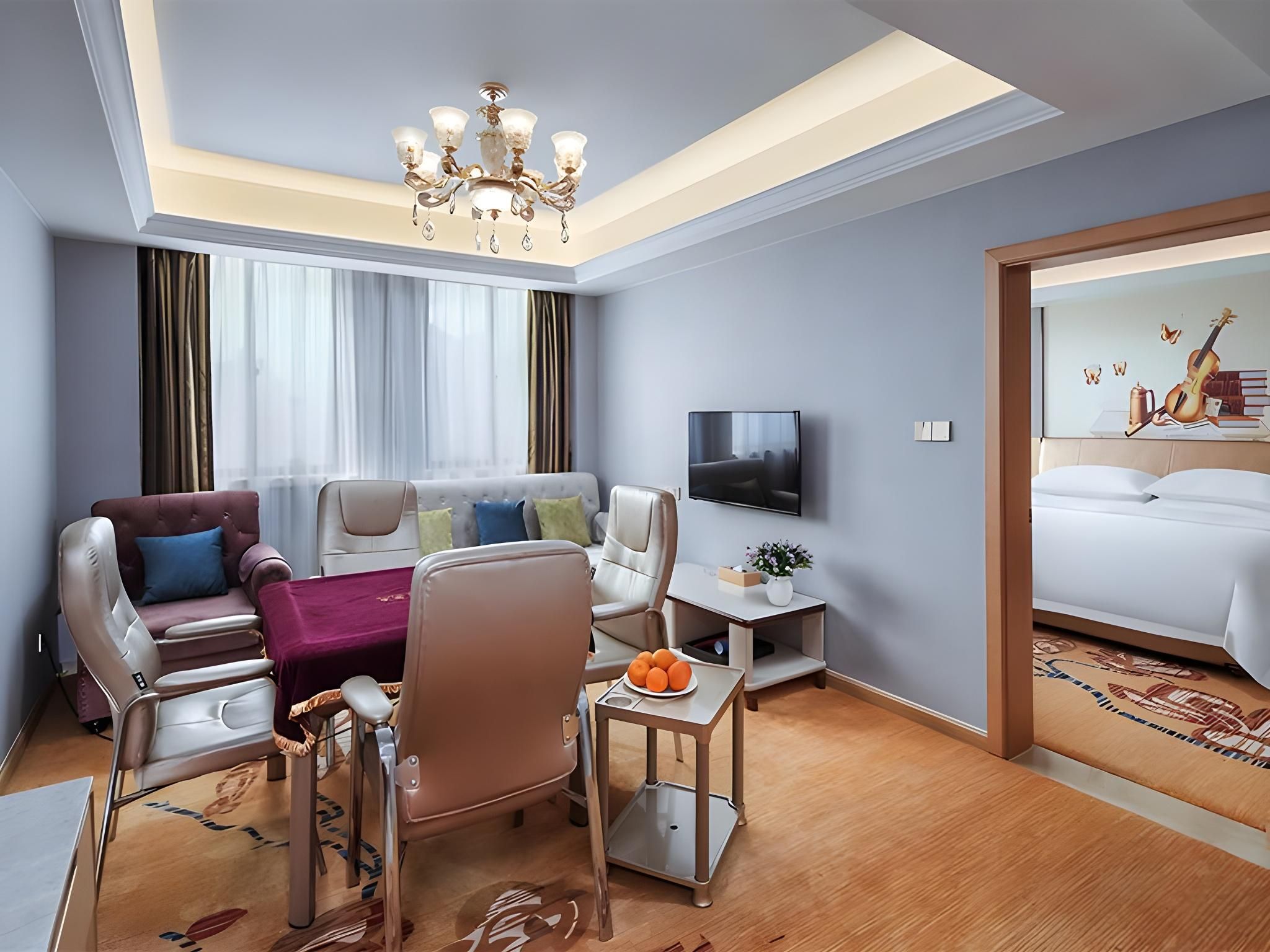 Vienna - Functional Chess Suite Room
