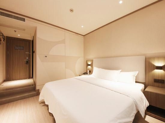 Double Room with No Window