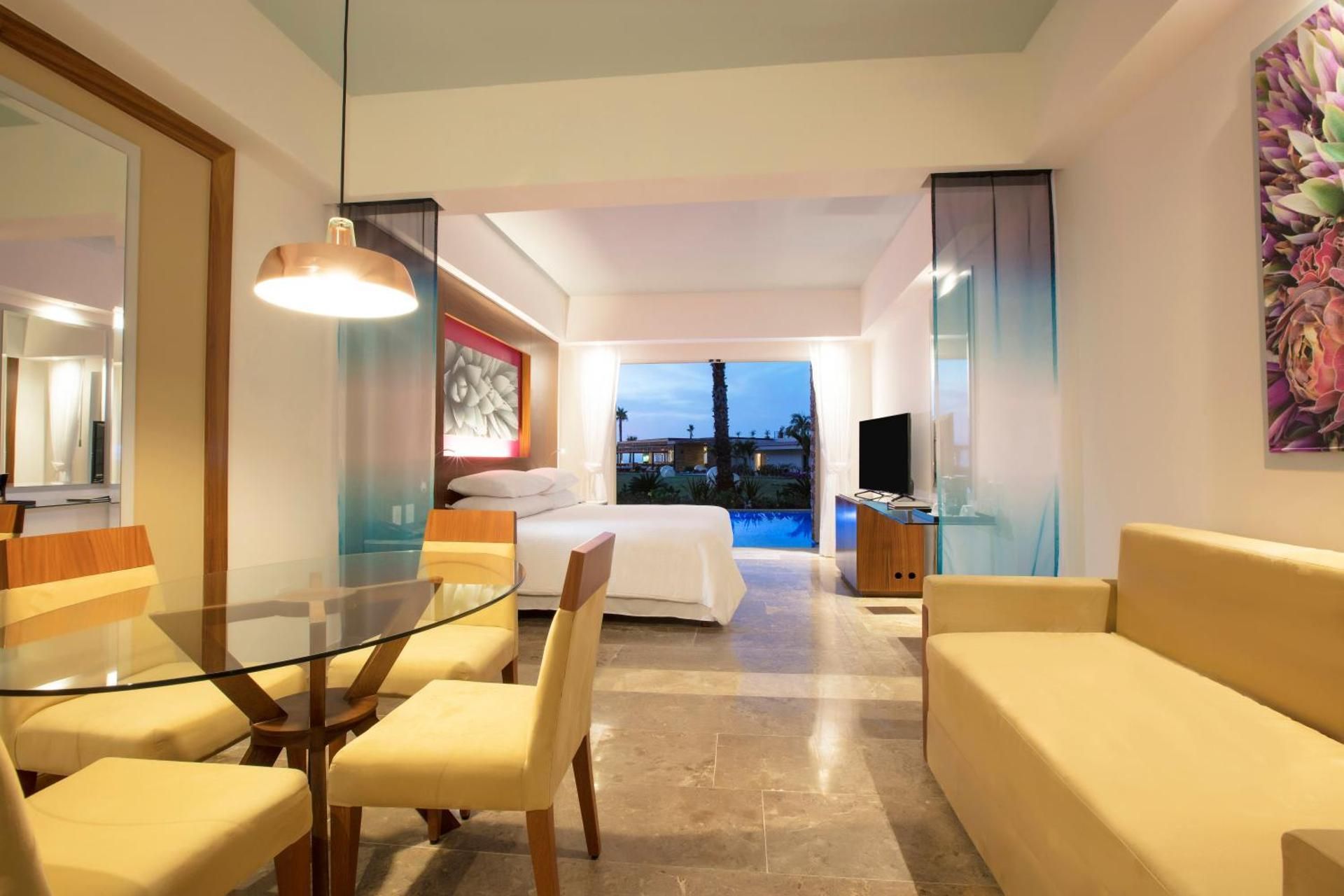 Junior Suite Swim Out Garden View King