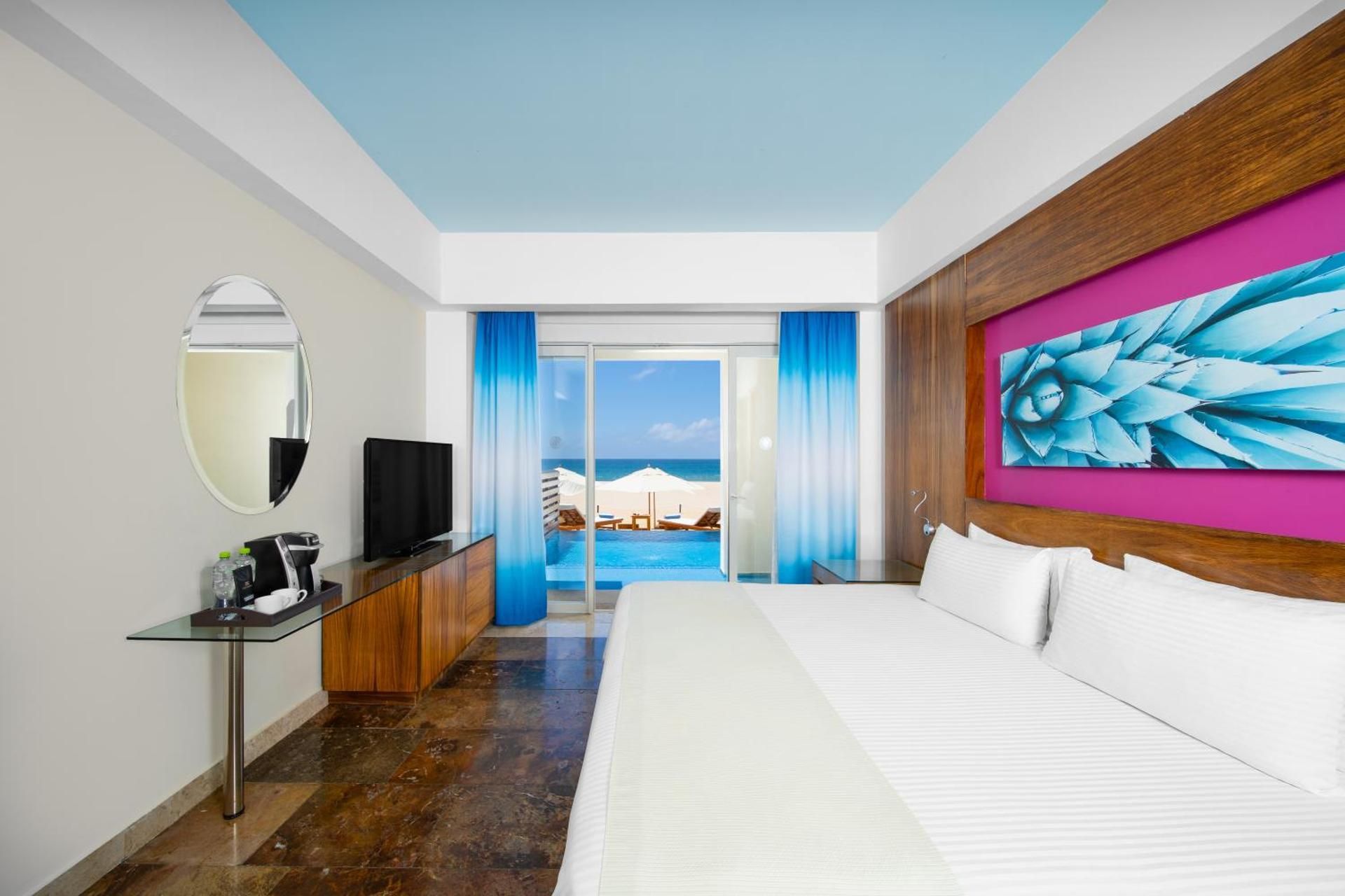 altitude junior suite swimout ocean front king