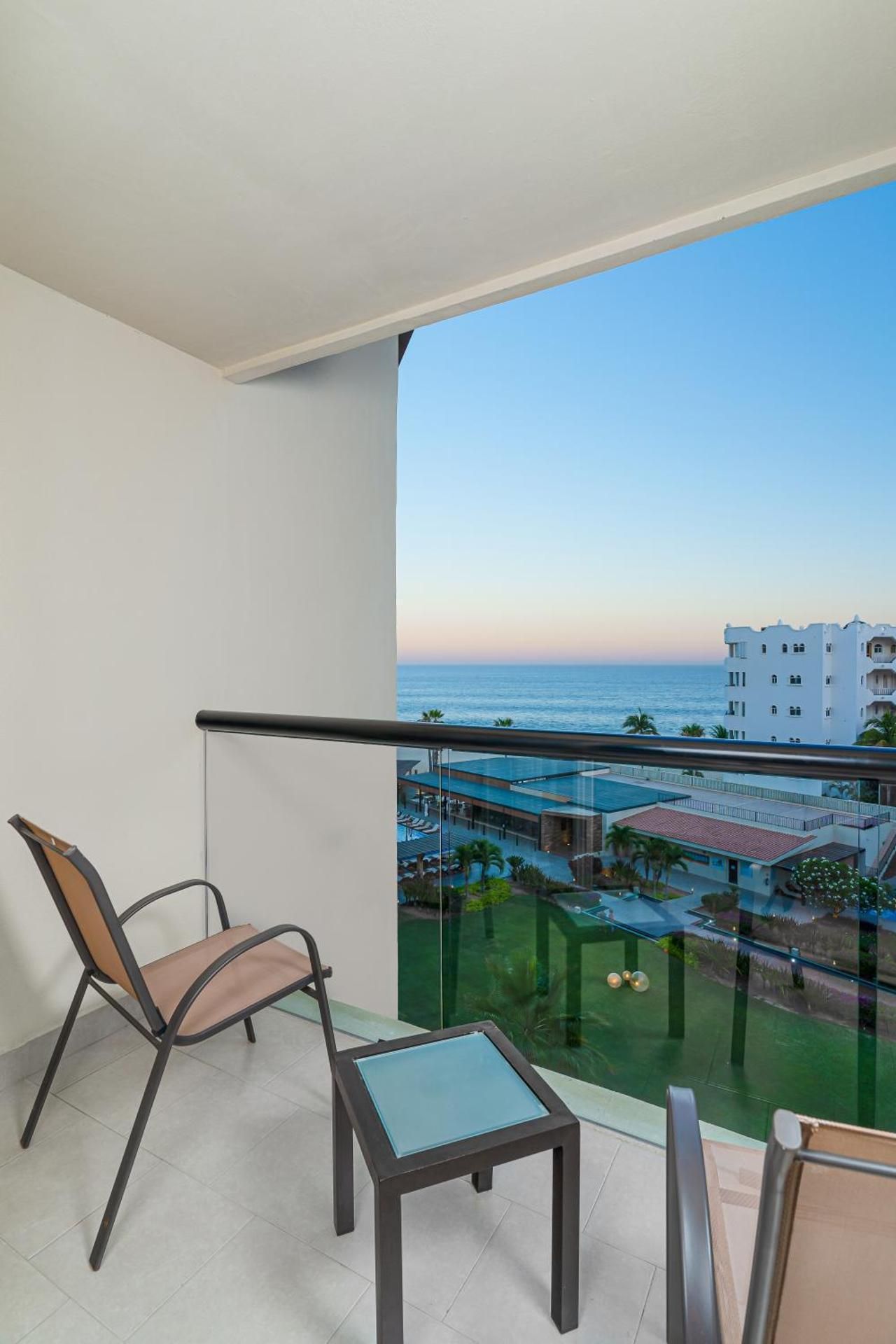 Junior Suite Ocean View King