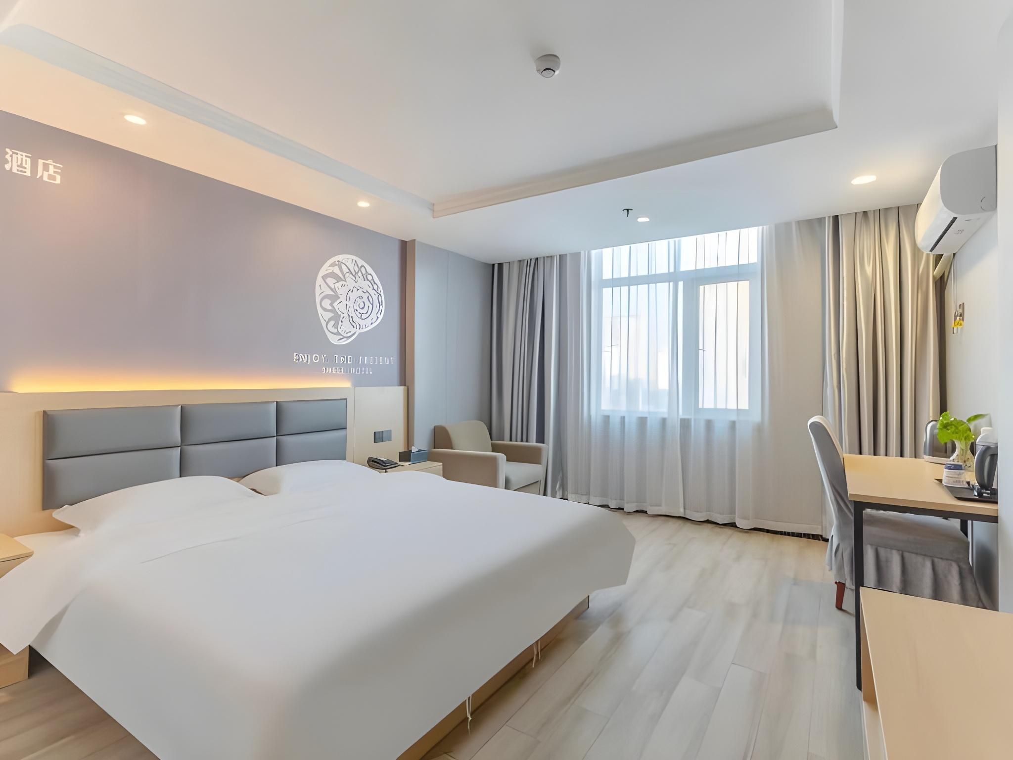 Queen Room with View
