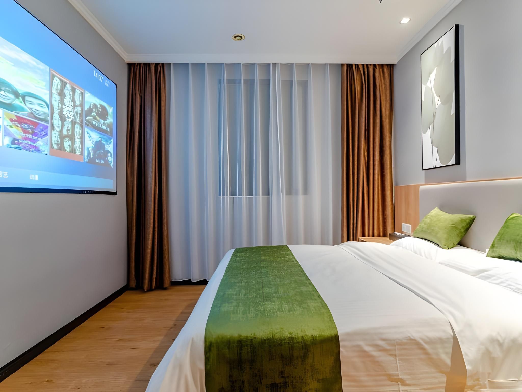 GTI - 1 Bed Guest Room, Cinema