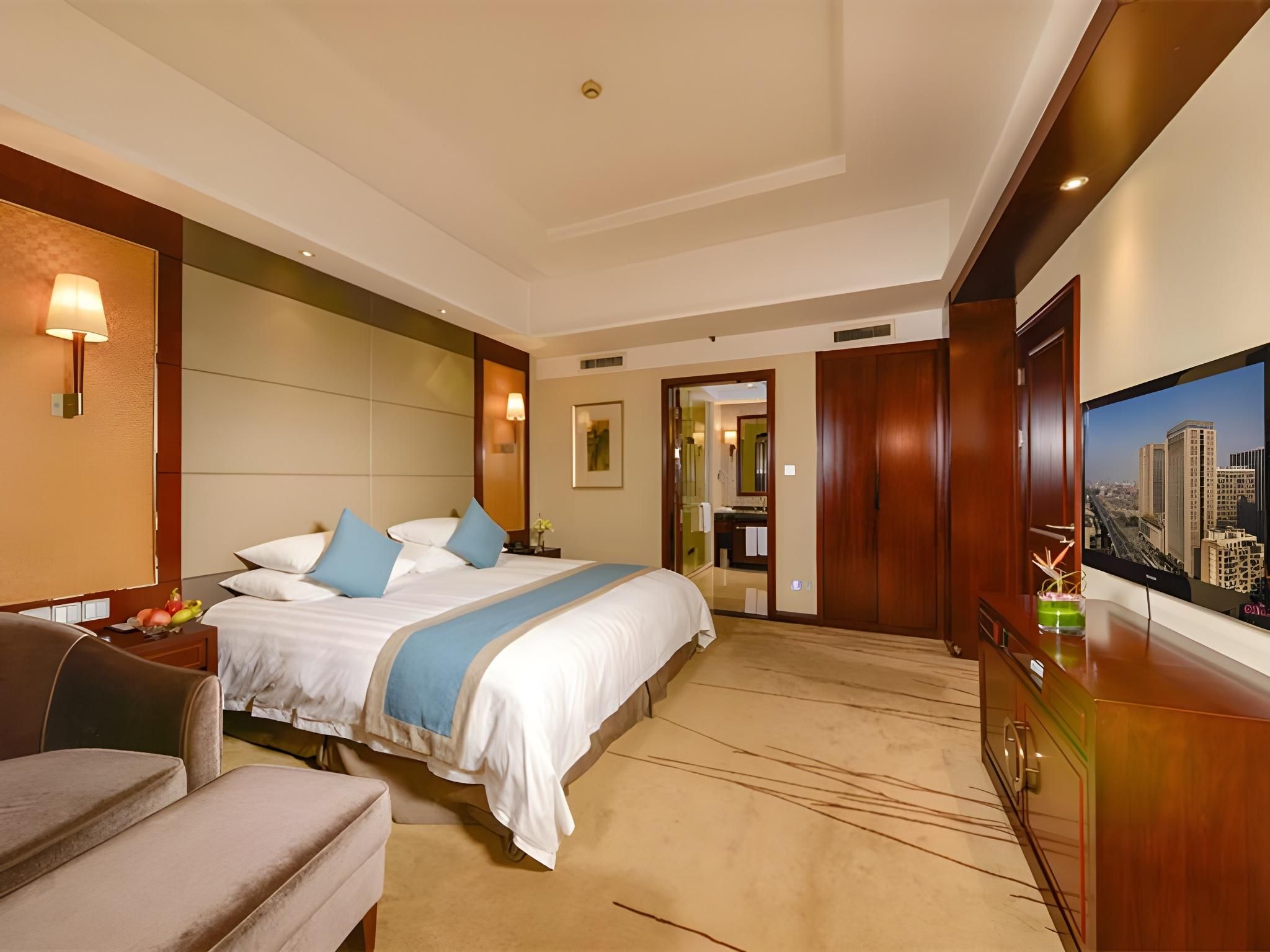 Deluxe Suite - Non-Smoking