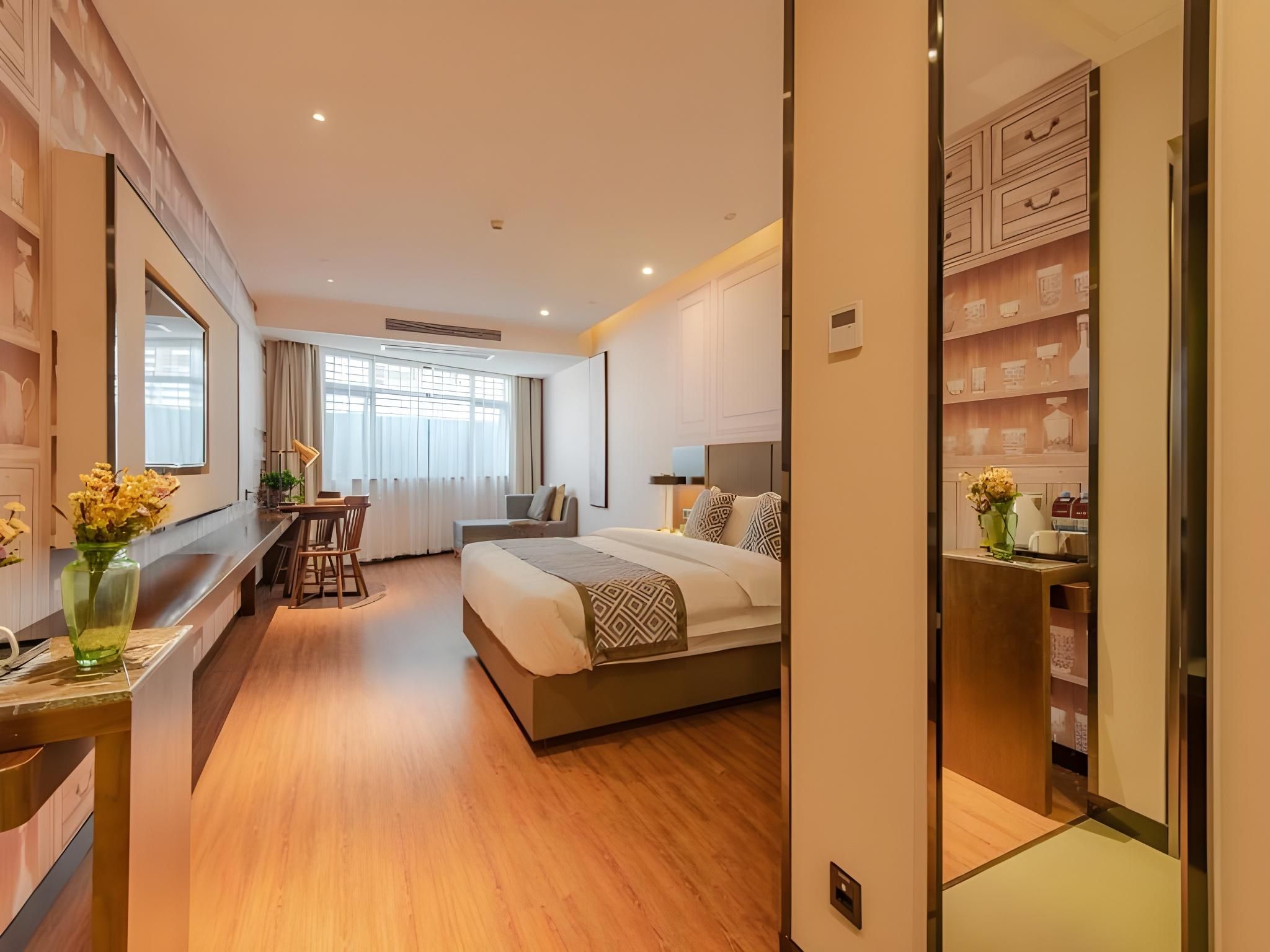 Queen Deluxe Room