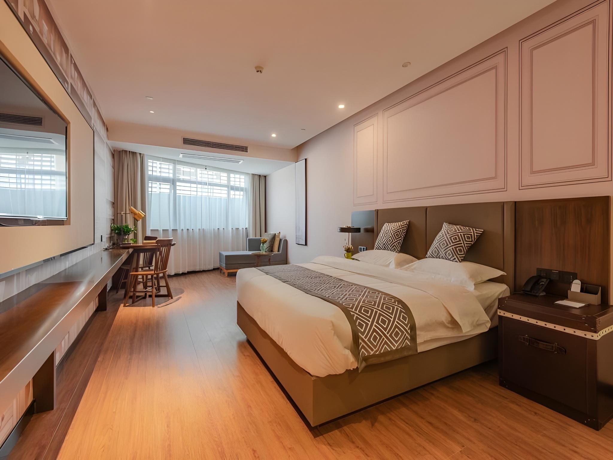 Queen Deluxe Room