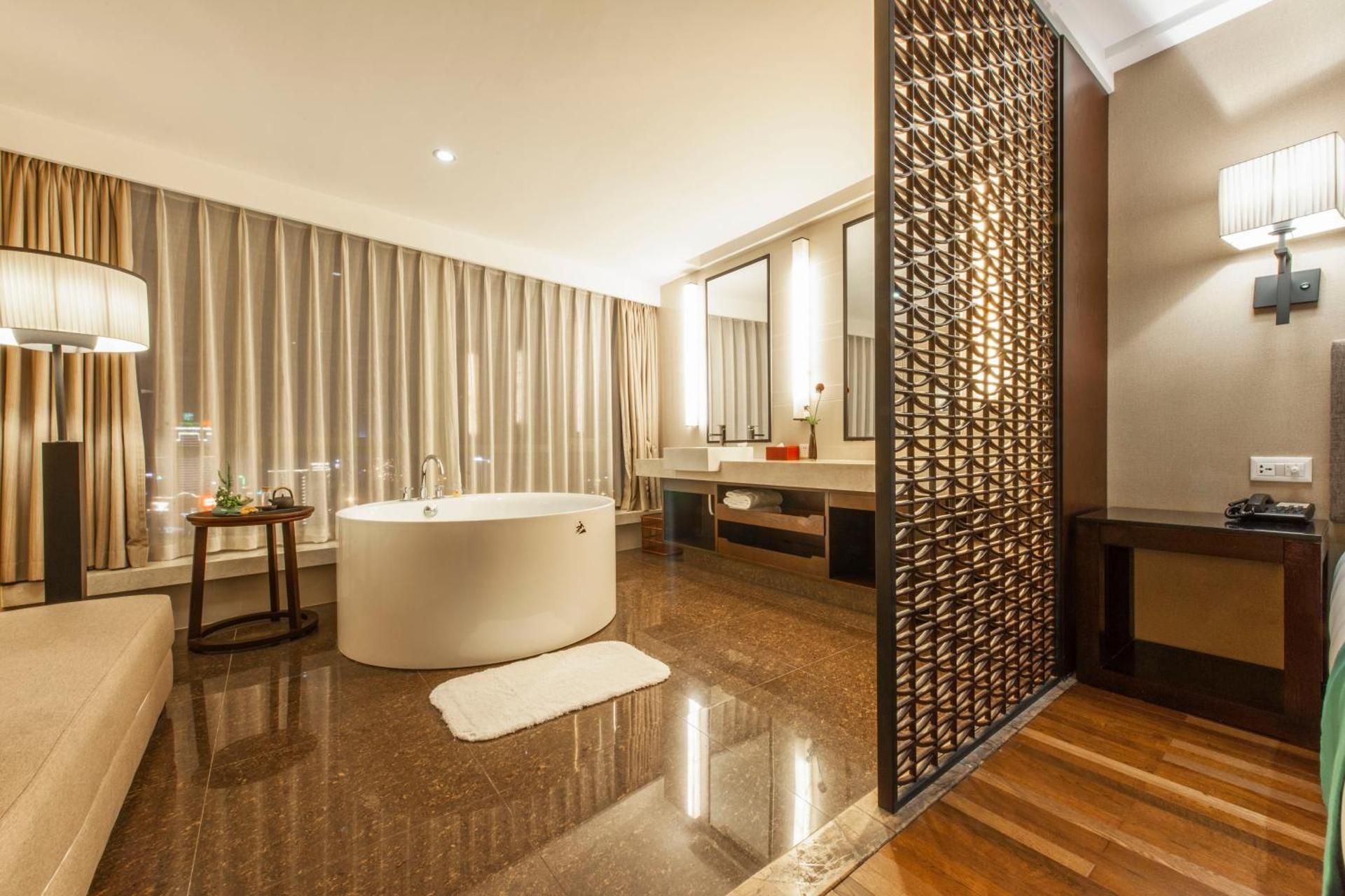 King Room with Spa Bath