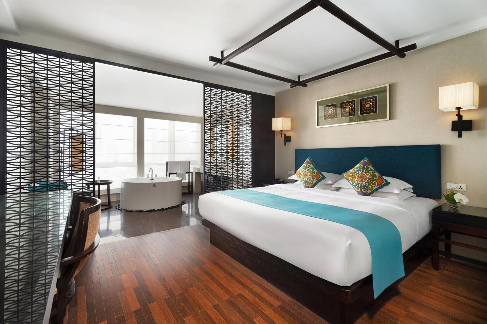 King Room with Spa Bath