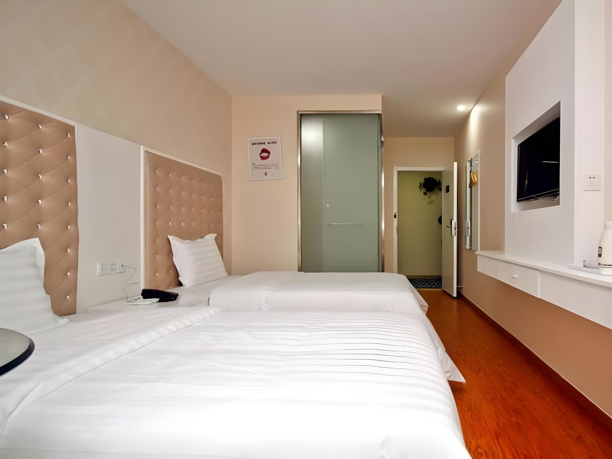 Business Queen Room