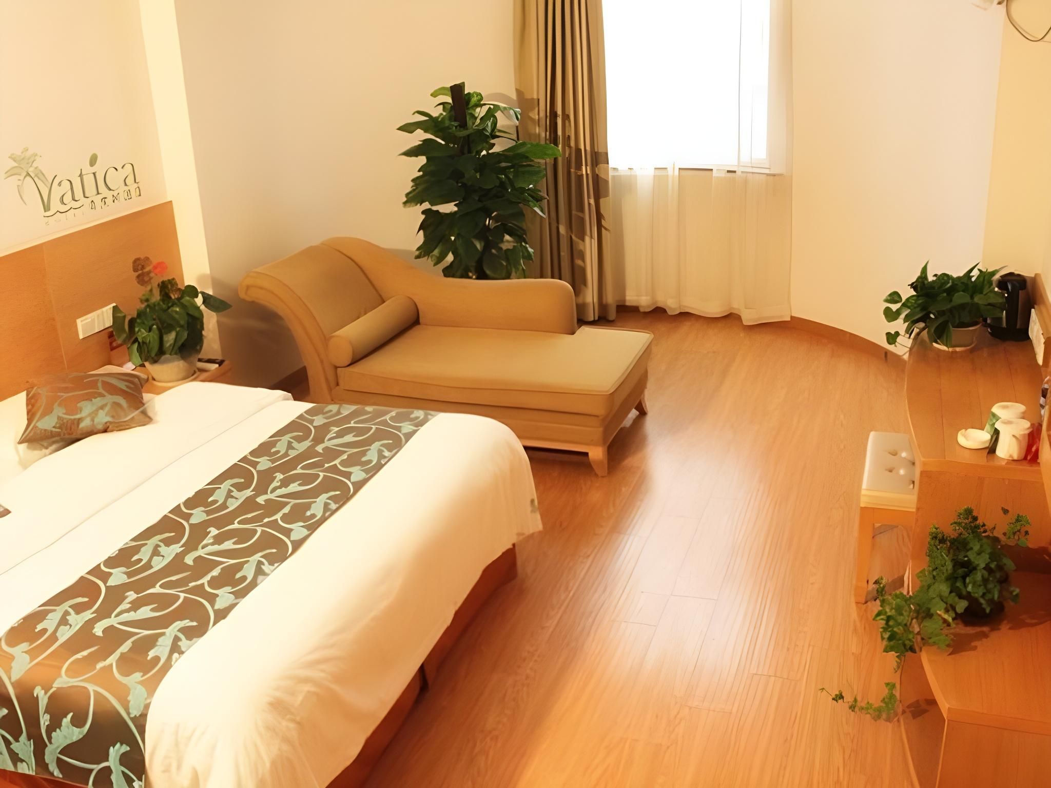 Business Queen Room