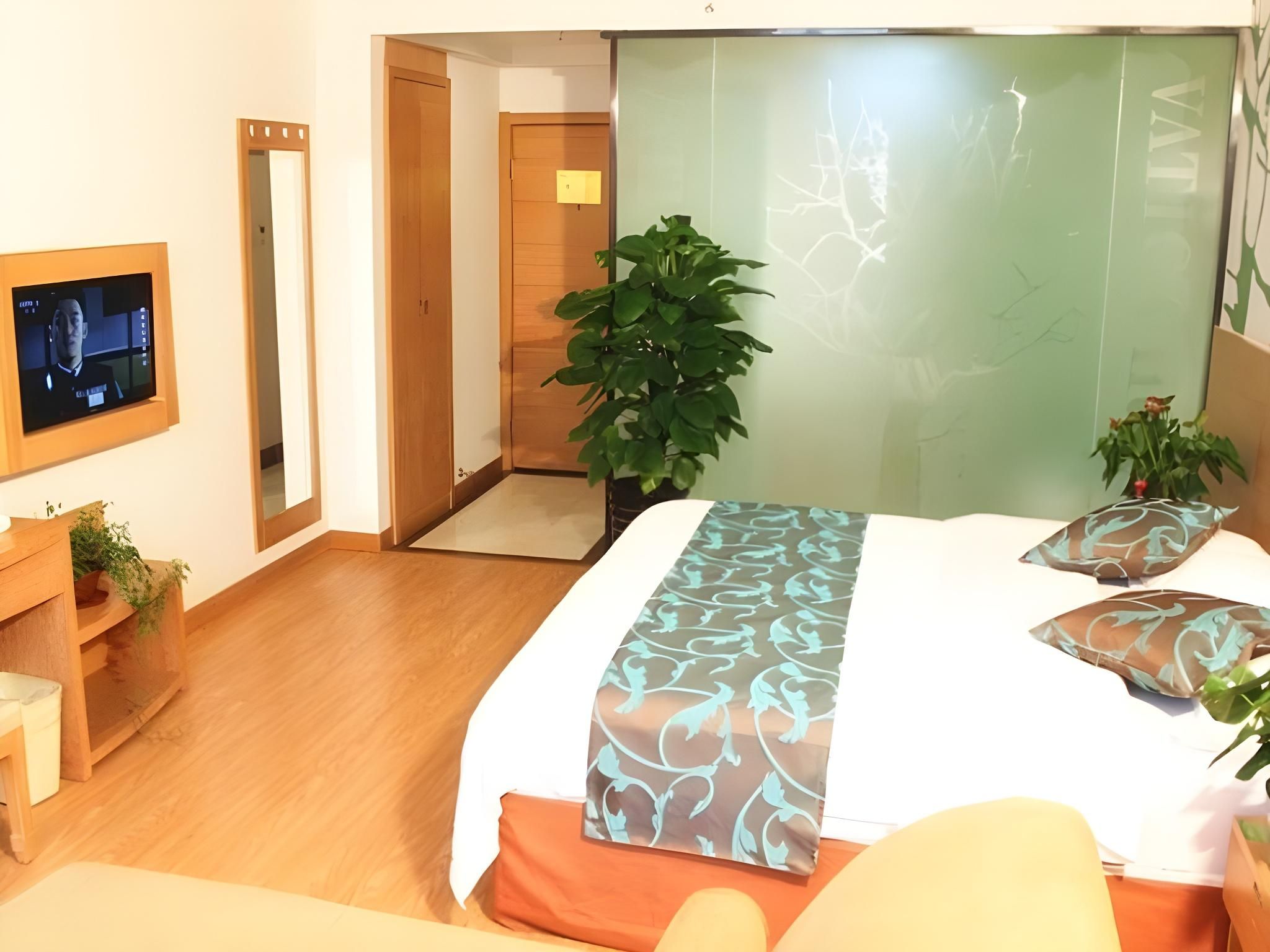 Queen Room with View