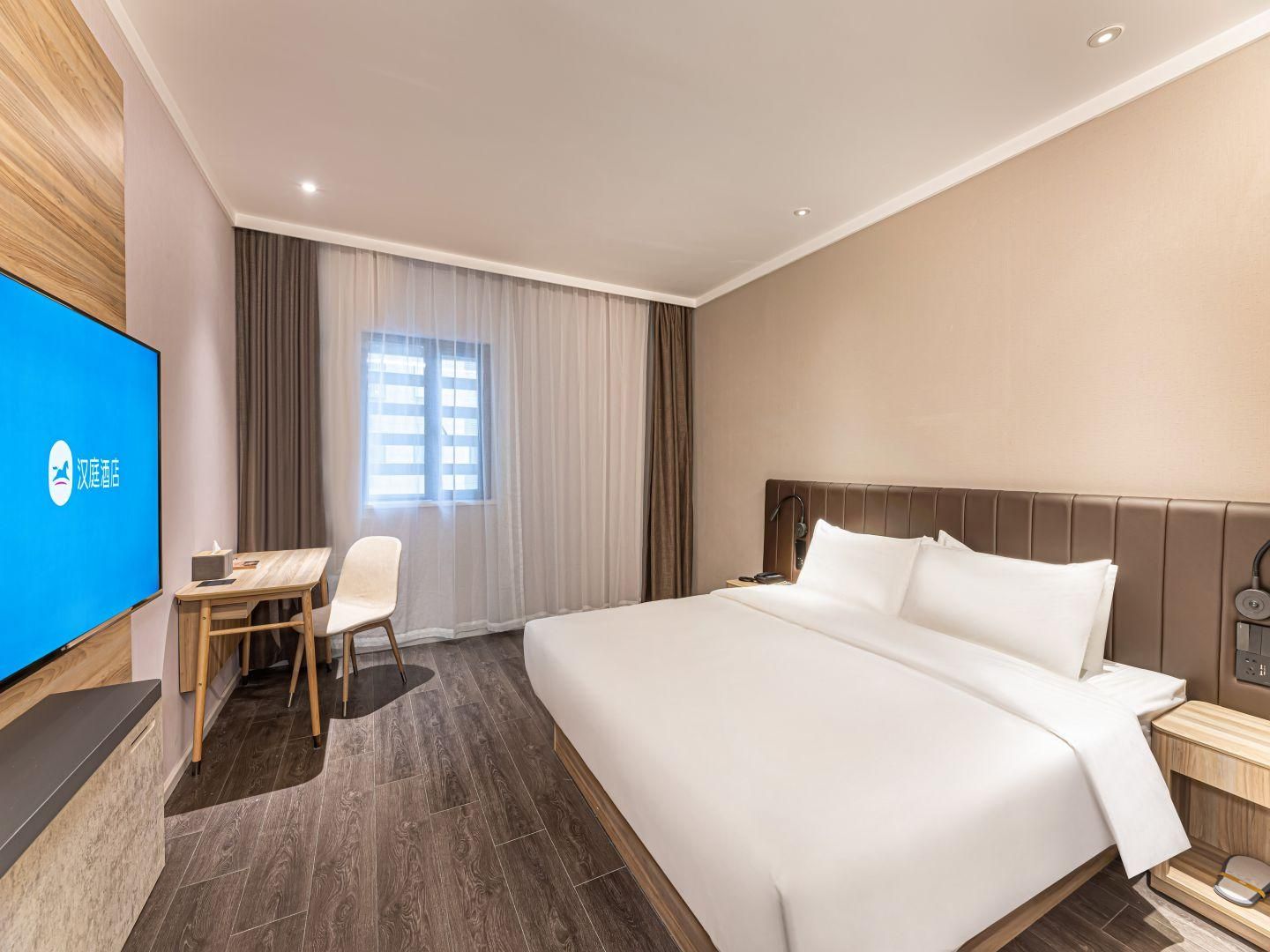 Business Queen Bed Room