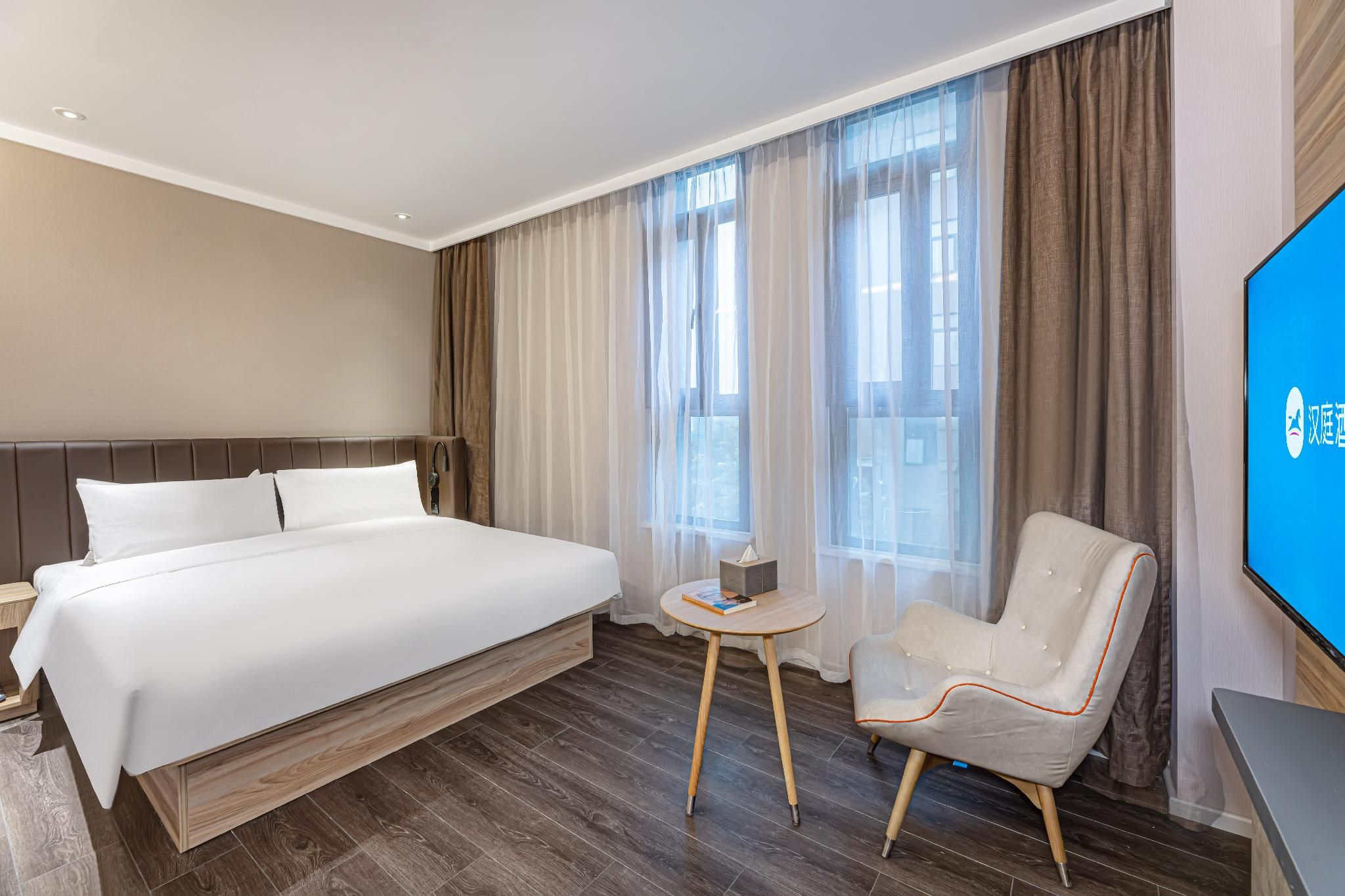 Business Queen Bed Room