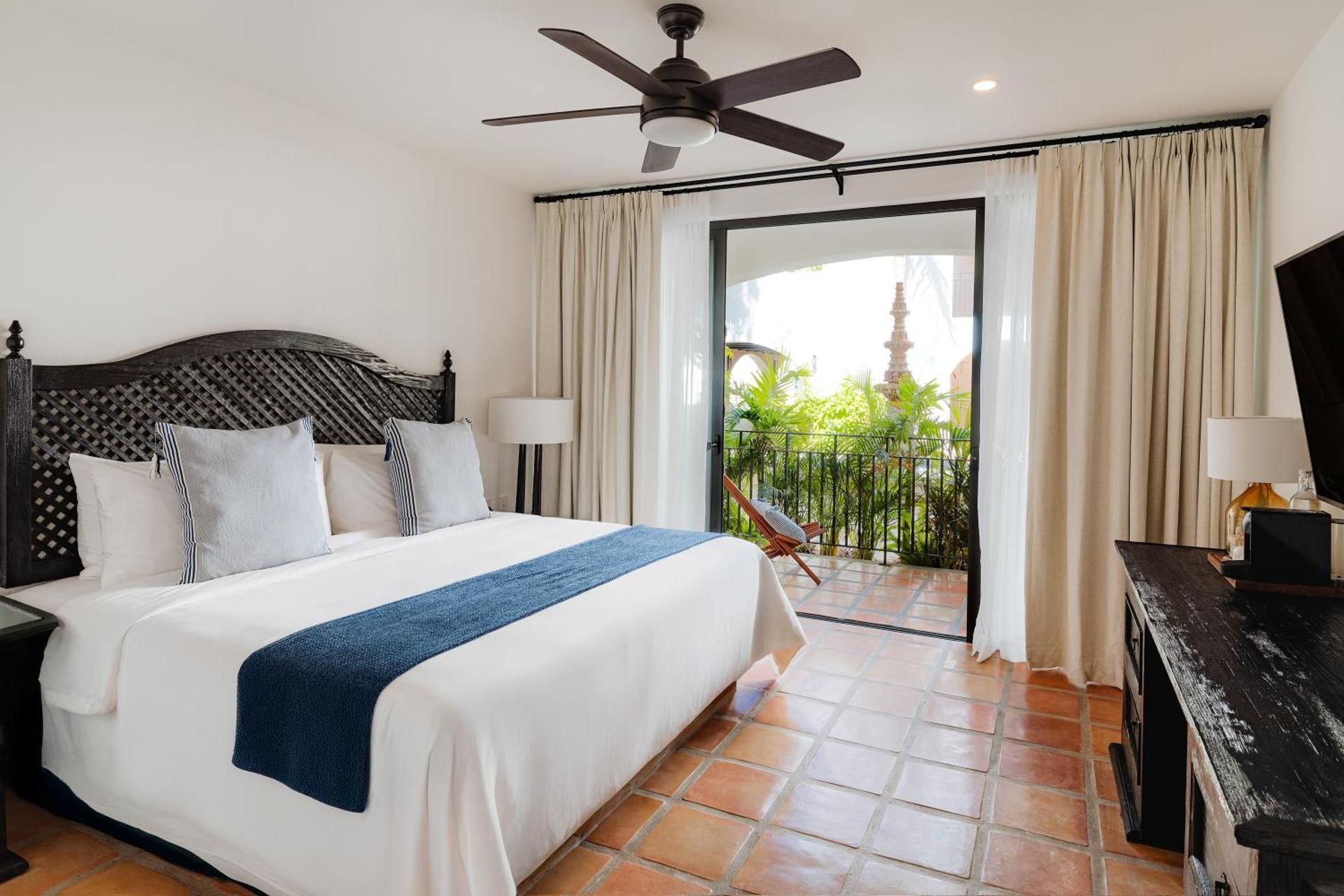 1 King Bed With Terrace And Pool Access
