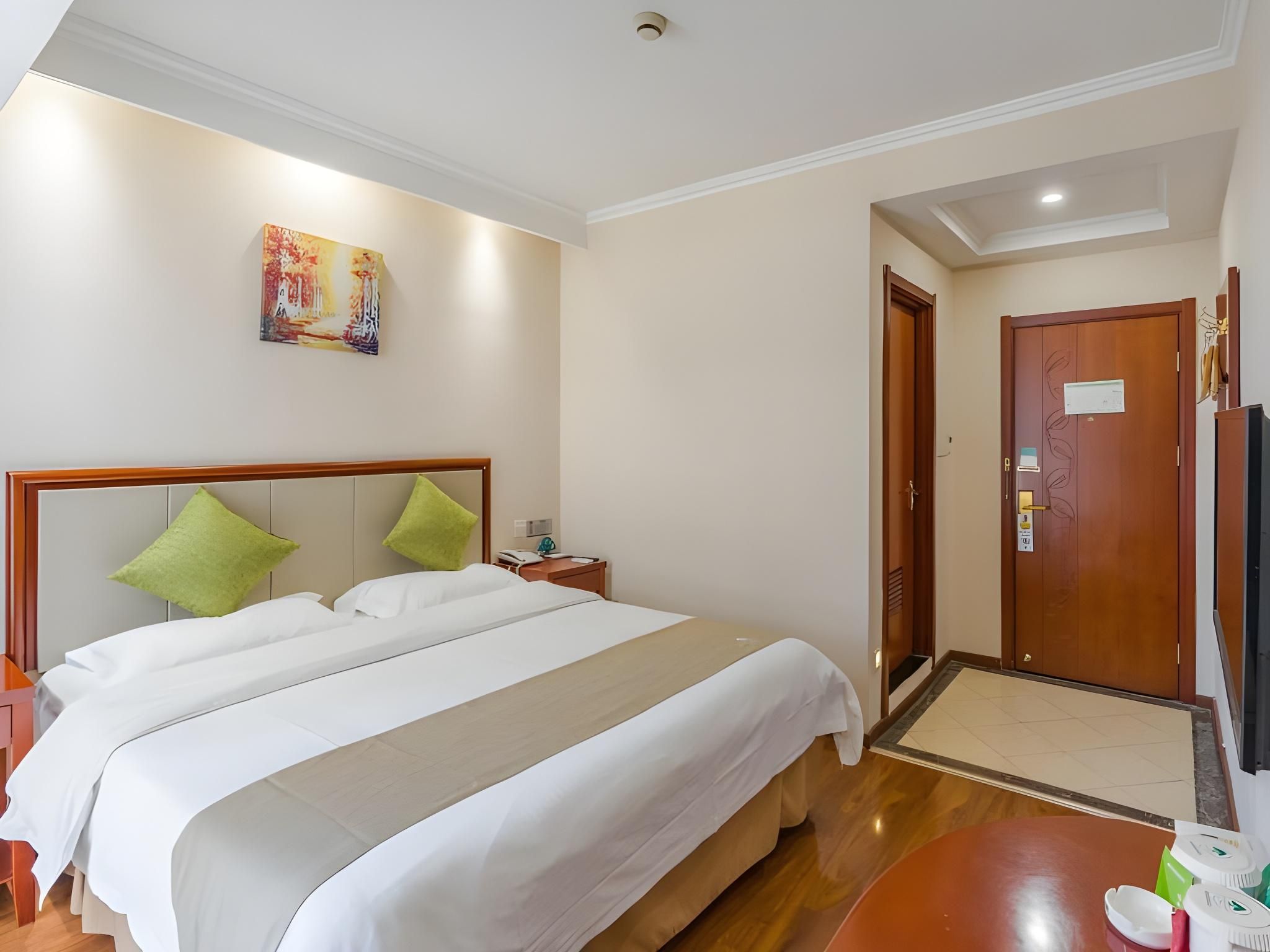 GTR - Guest Room with One 1.8M Bed