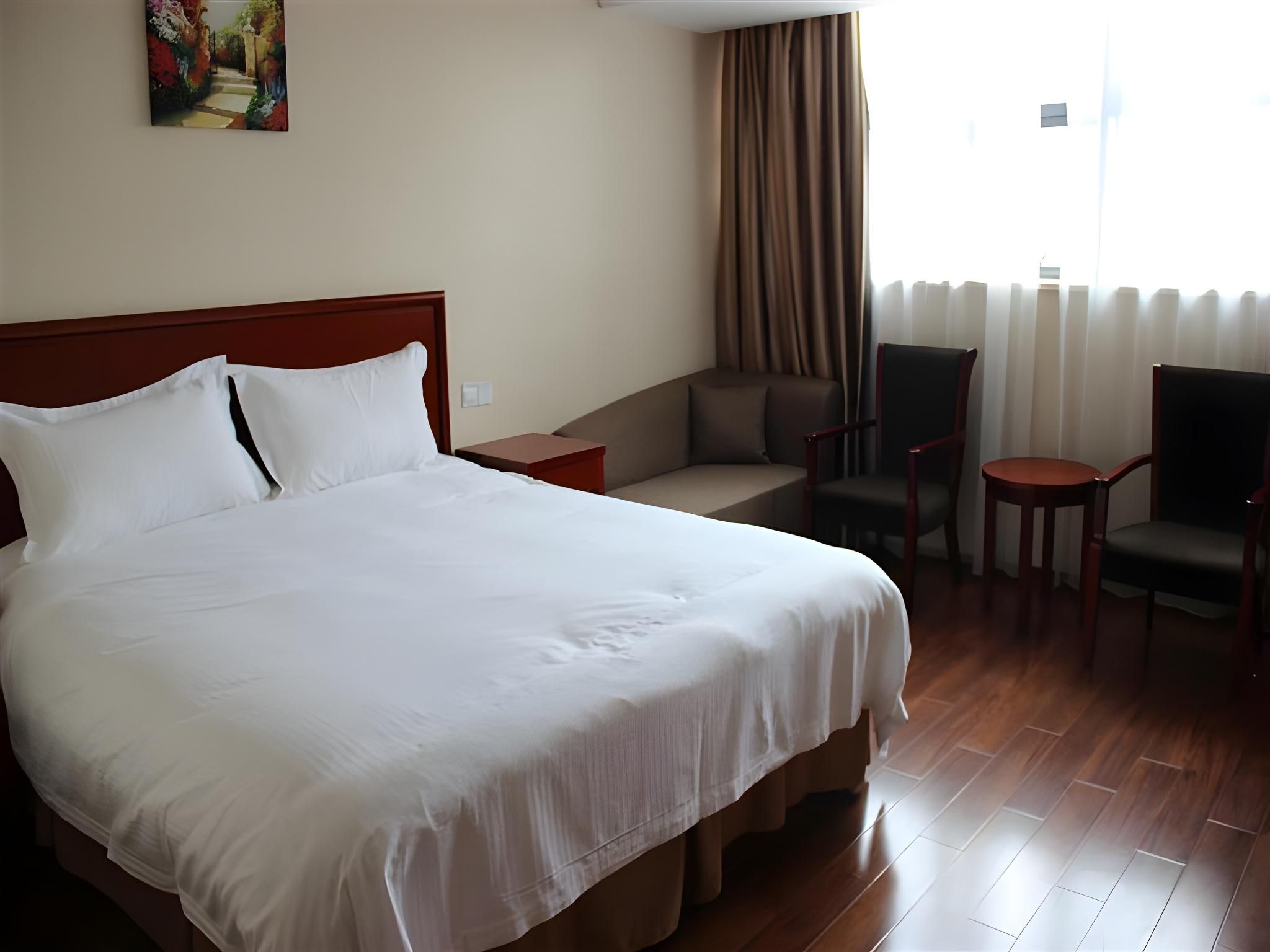 Business Queen Room