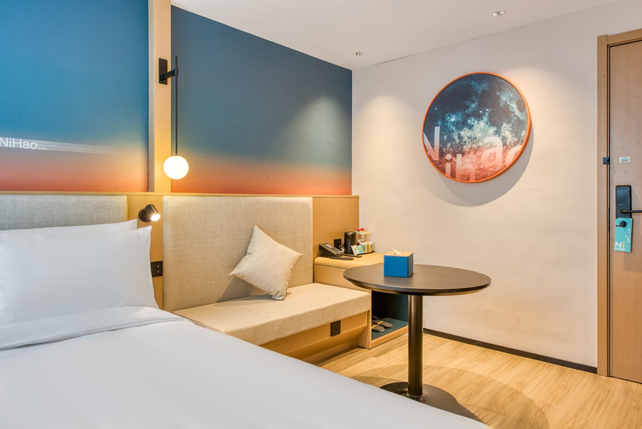 Huazhu - Room With Bed