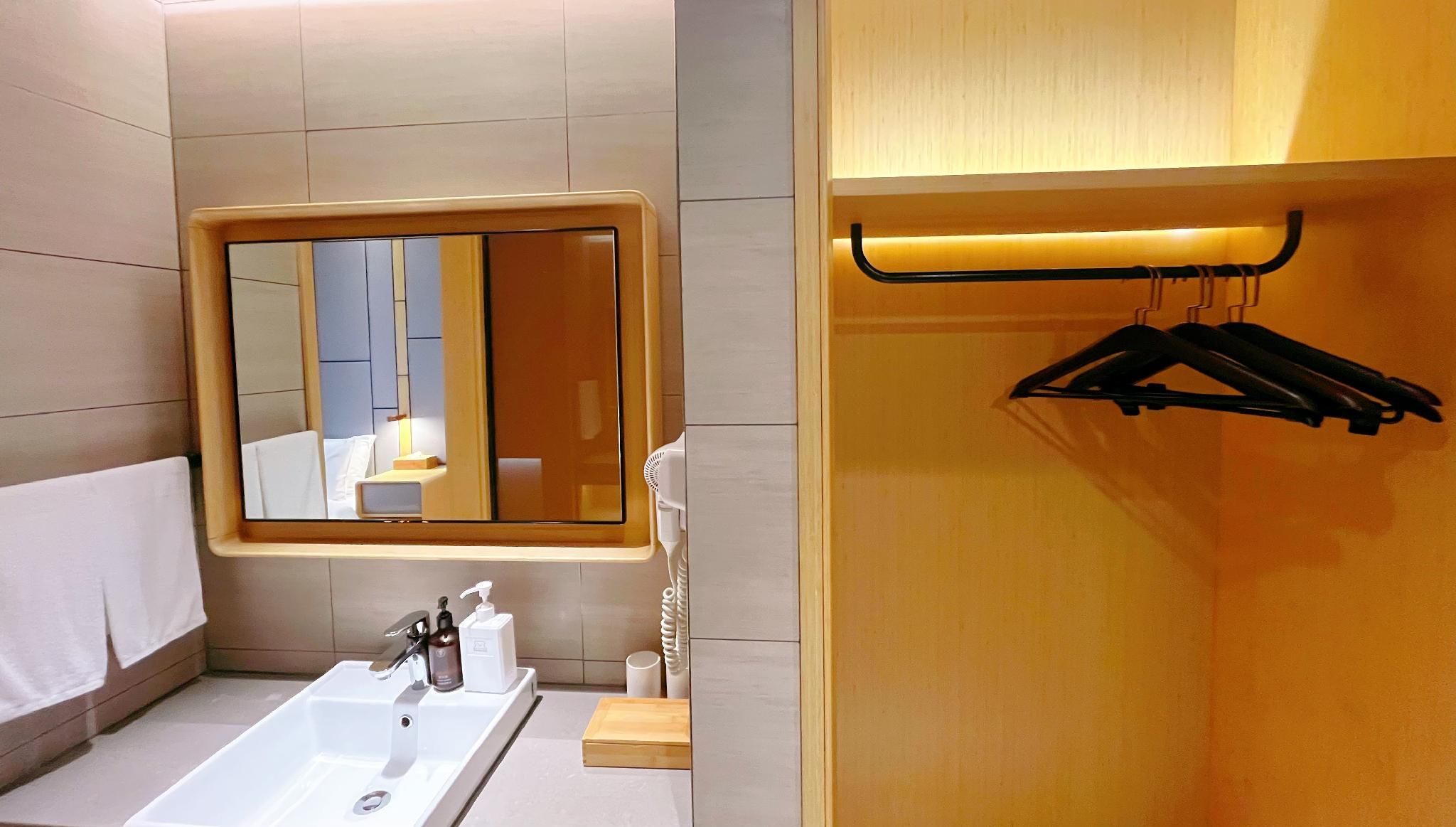 Twin Business Room
